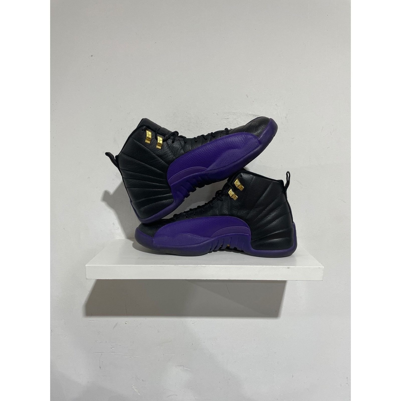 Nike NIKE JORDAN 12 FIELD PURPLE SIZE 11 PREOWNED Size US 11 / EU 44 - 2 Thumbnail