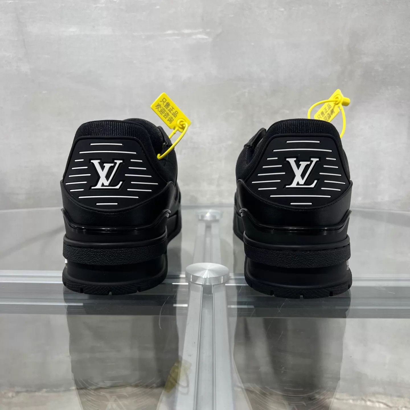 Louis Vuitton LV Trainer Black UK7 / 41 EU Size US 8 / EU 41 - 6 Thumbnail