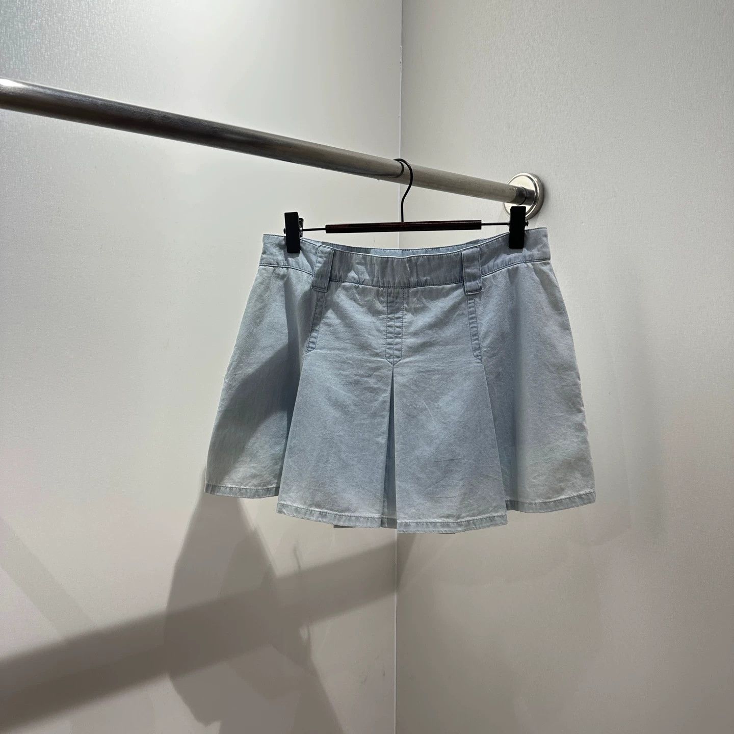 Miu Miu MIU MIU apr585 washed lowrise logo short skirt women's 36 Size 25" / US 0 / IT 36 - 2 Thumbnail