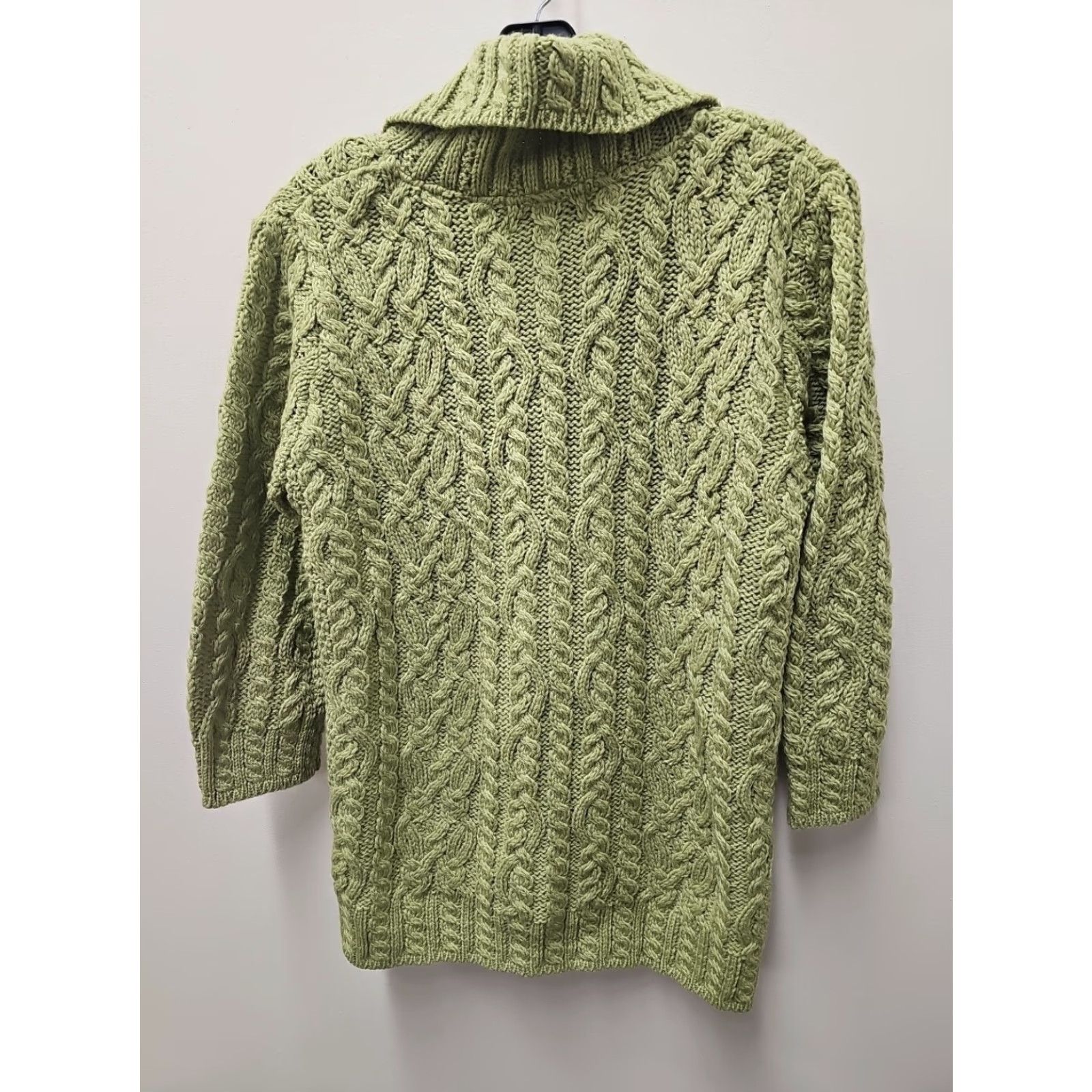 Vintage VINTAGE Aran Crafts Cardigan Sweater Green Wool Chunky Cable Knit Button S Small Womens Regular Long Sleeve Size S / US 4 / IT 40 - 3 Thumbnail