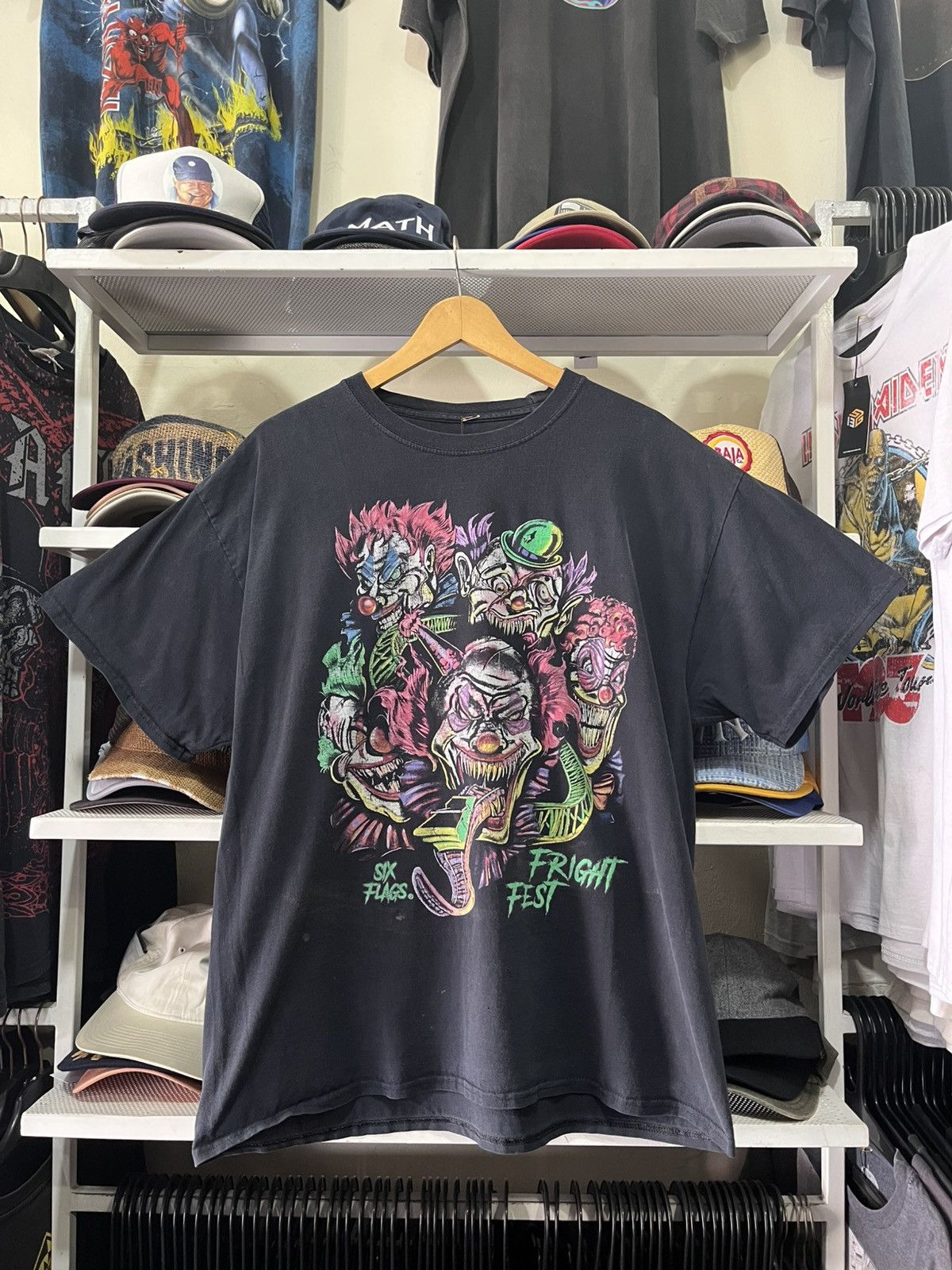 Band Tees NWOT Six Flags Fright Fest Clowns T-shirt Mens Size US XL / EU 56 / 4 - 1 Thumbnail