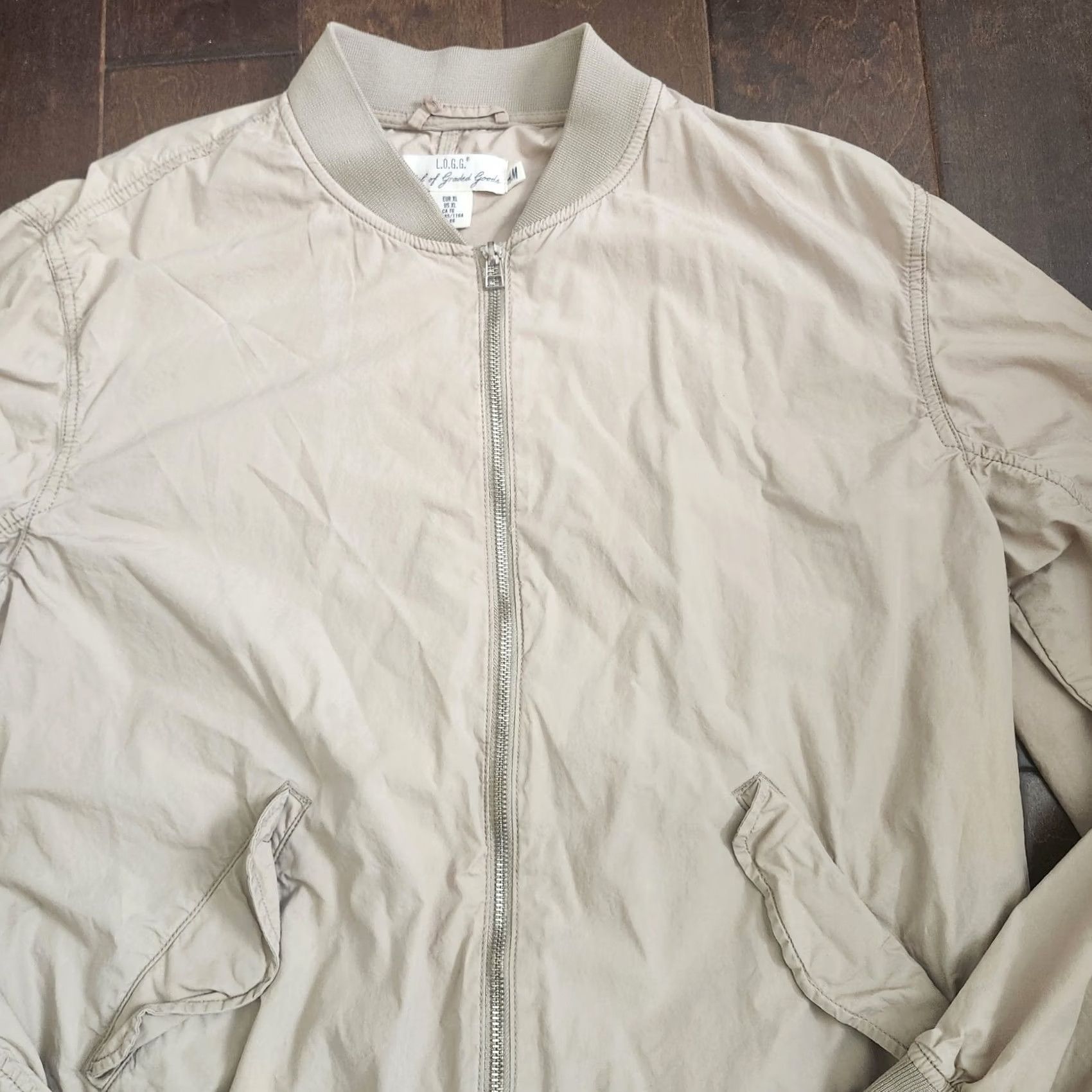 H&M H&M Men Full Zip Bomber Jacket XL Beige, Regular Fit, Polyester, Casual/Travel, Fall/Winter/Spring, Zip, Jacket, Men, Long Sleeve, Classic, Outdoor Size US XL / EU 56 / 4 - 6 Thumbnail