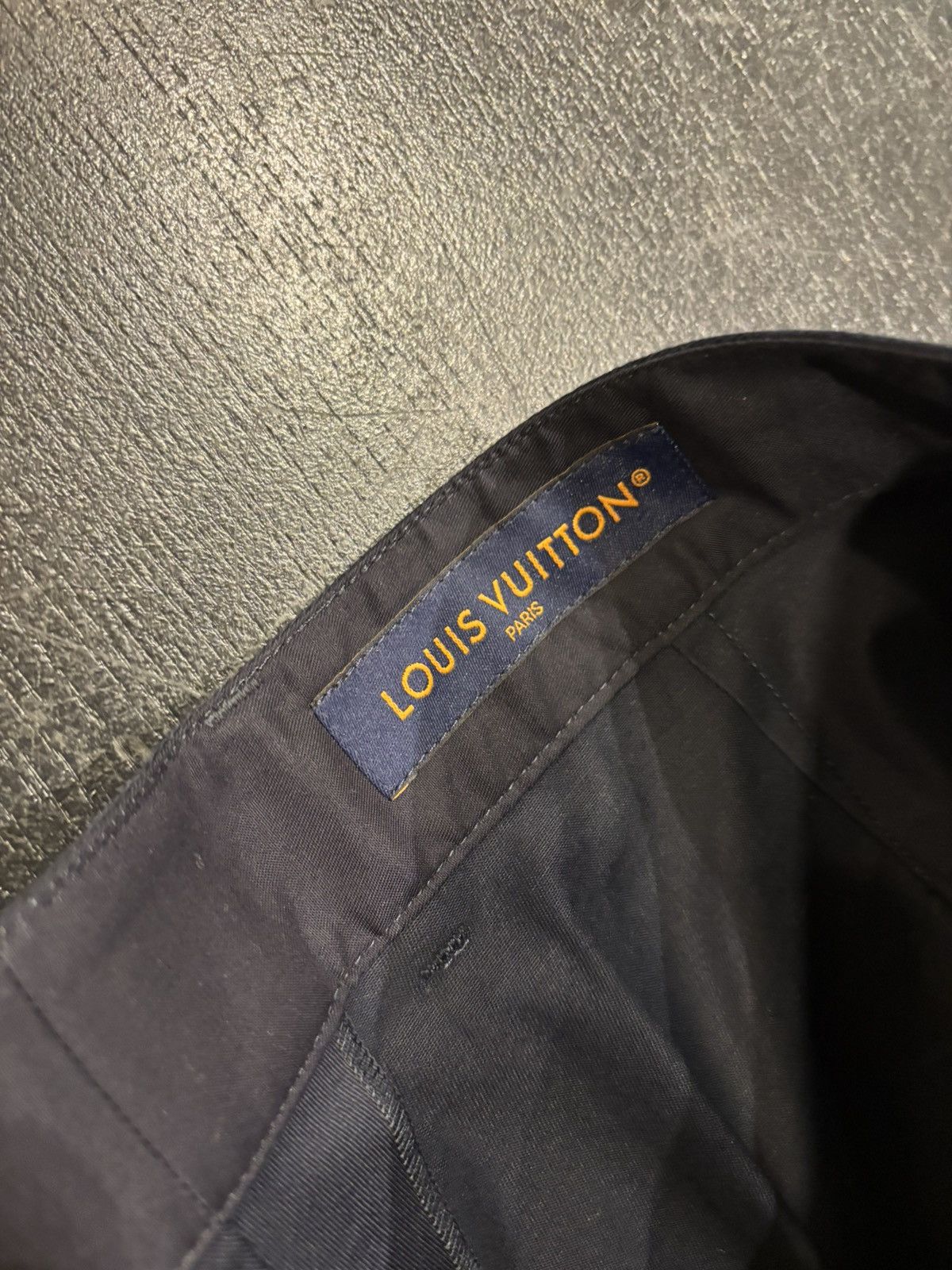 Louis Vuitton Louis Vuitton Embossed Cargo Short Size US 34 / EU 50 - 4 Thumbnail
