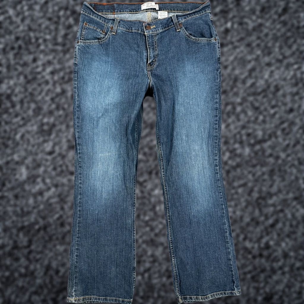 Levi's Levi's Bootcut Jeans Blue 16W Women Medium Wash Denim Pockets 5-Pocket Regular Fit Inseam 31 in Jeans Size 38" / US 16 / IT 52 - 1 Thumbnail