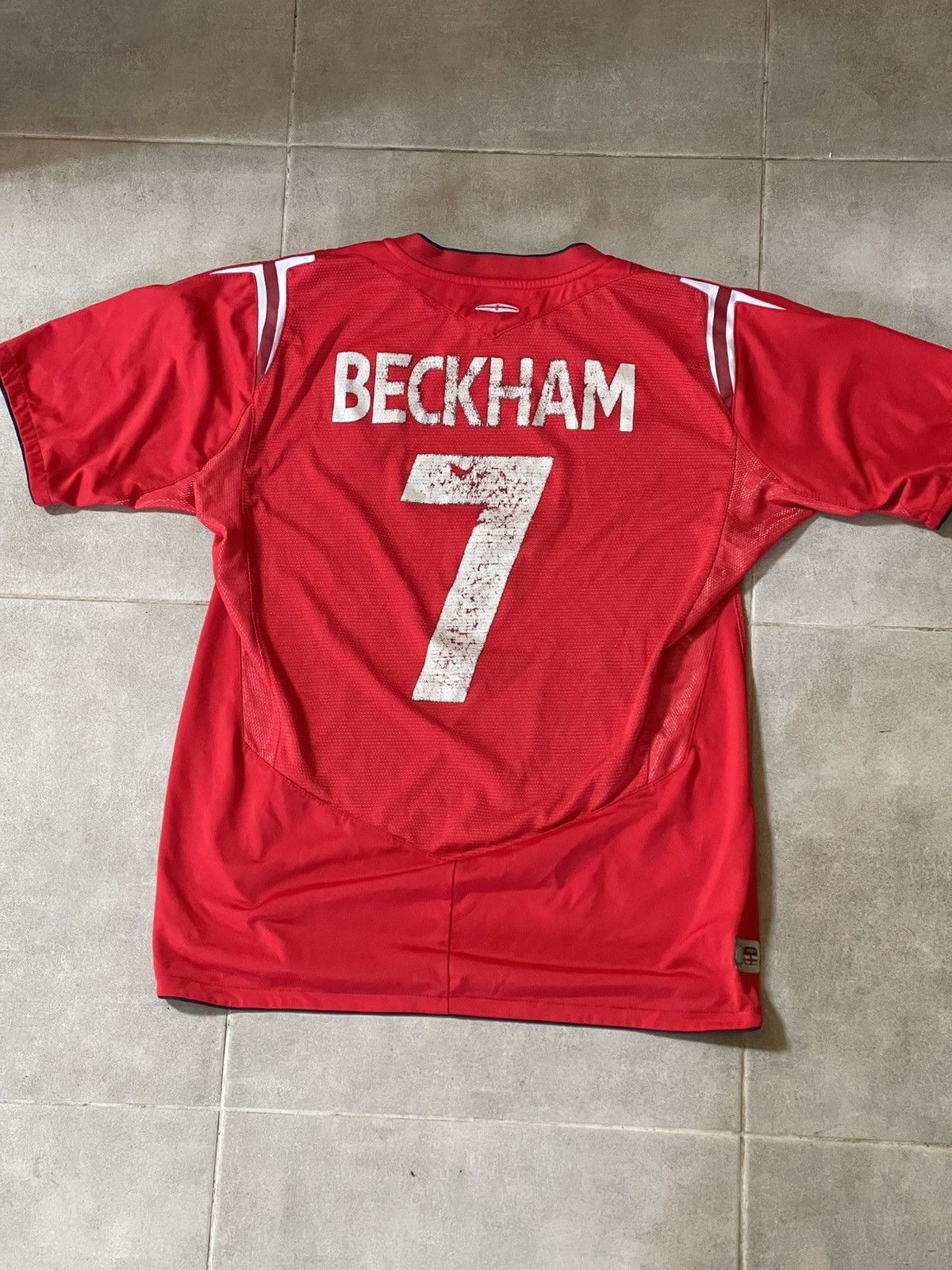 Umbro 2004 Umbro England #7 Backham vintage soccer jersey Size US M / EU 48-50 / 2 - 2 Thumbnail