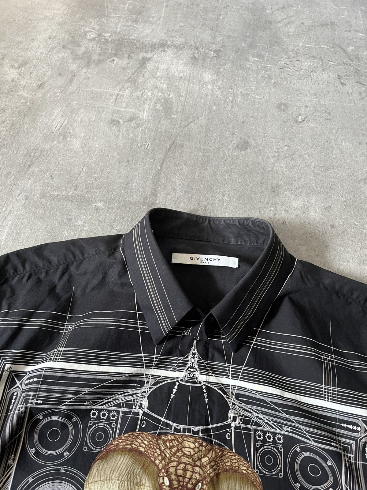 Givenchy Givenchy Cobra button up shirt A/W 2016 Riccardo Tisci Size US L / EU 52-54 / 3 - 8 Thumbnail