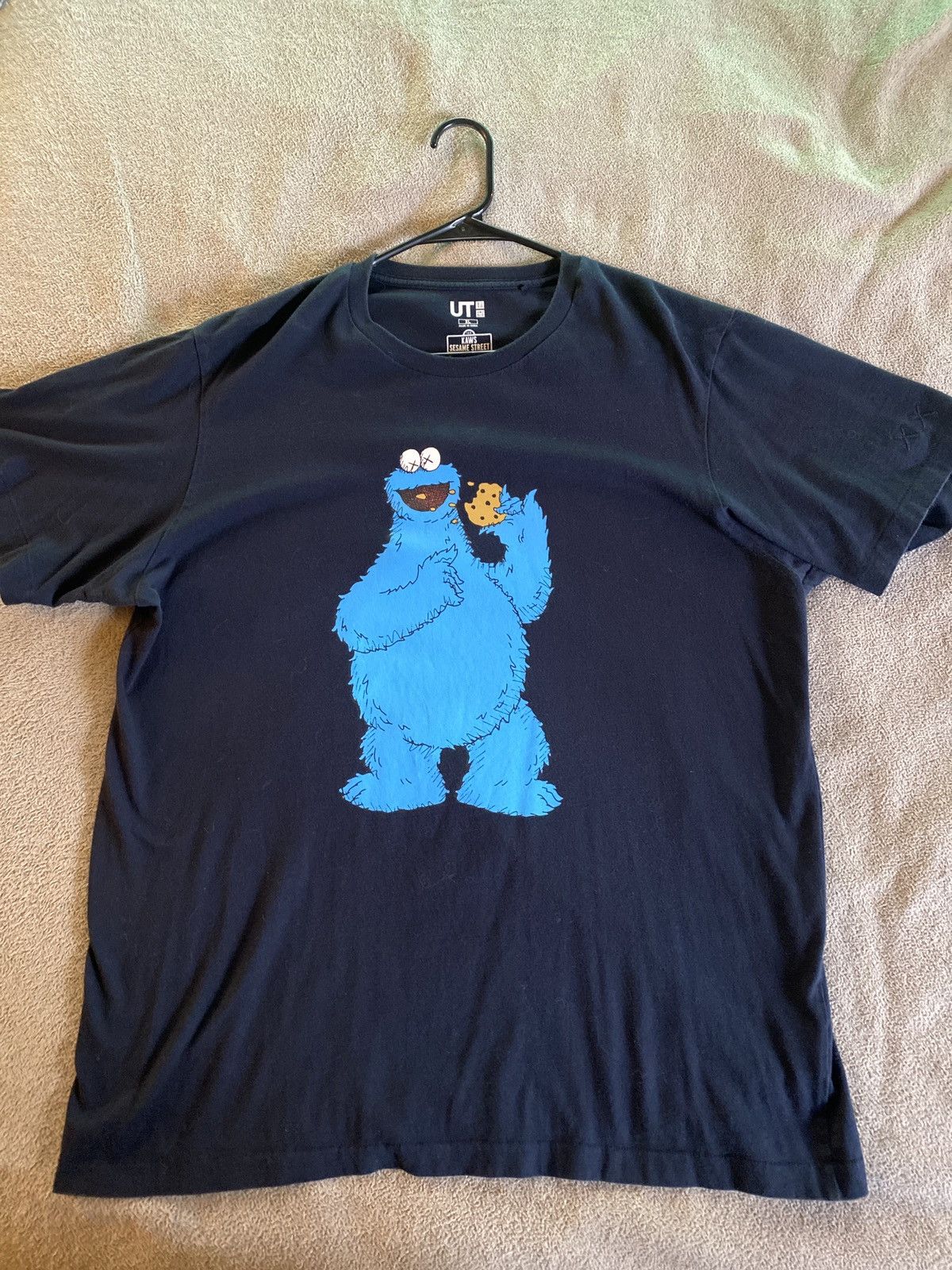 Kaws × Uniqlo Uniqlo X KAWS X Sesame Street “Cookie Monster” T!!! Size US XL / EU 56 / 4 - 1 Thumbnail