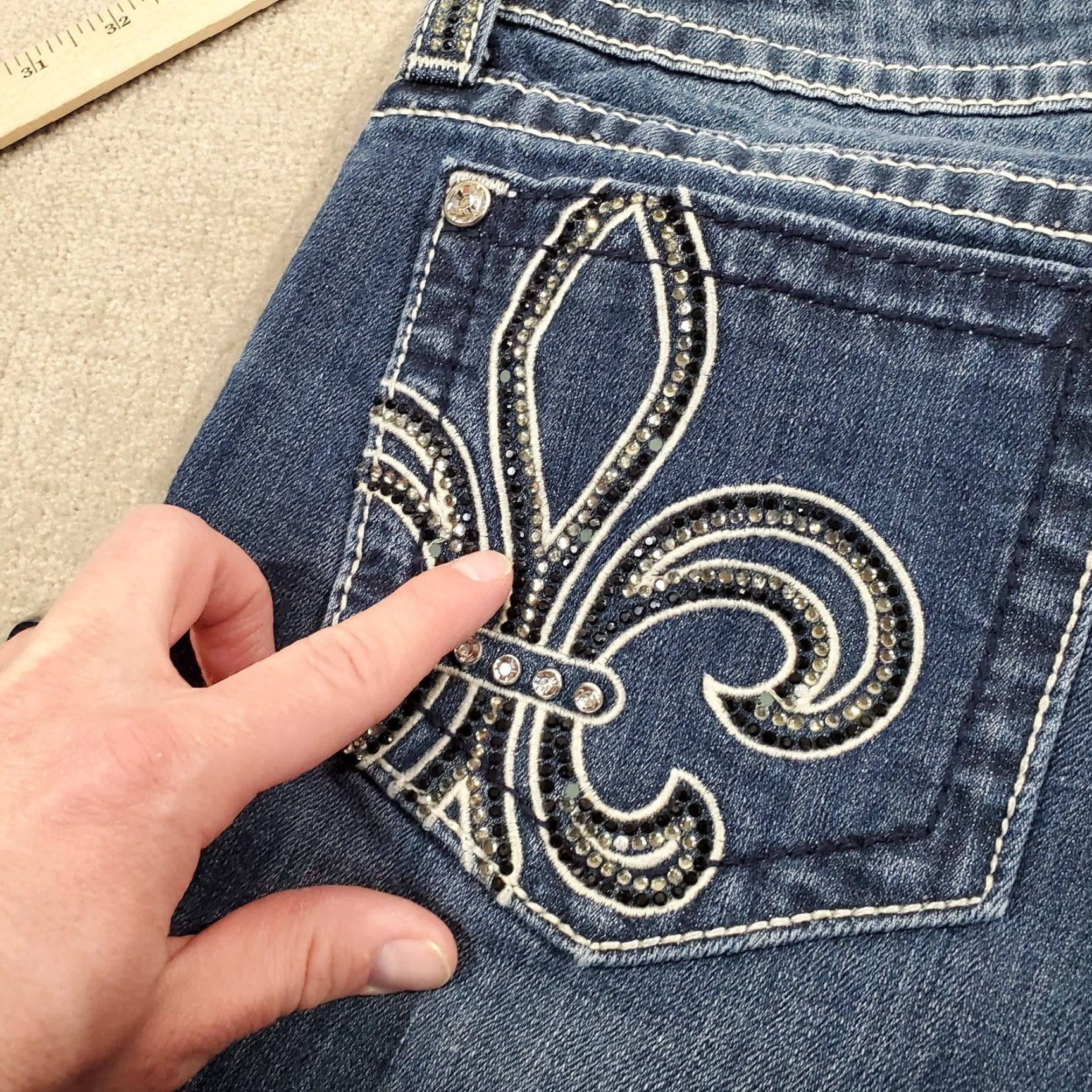 Miss Me VINTAGE Miss Me Jeans Womens 30 Boot Cut Blue Faded Dark Wash Rhinestones Fleur De Lis Jeans Womens 30 Blue Size 30" / US 8 / IT 44 - 4 Thumbnail