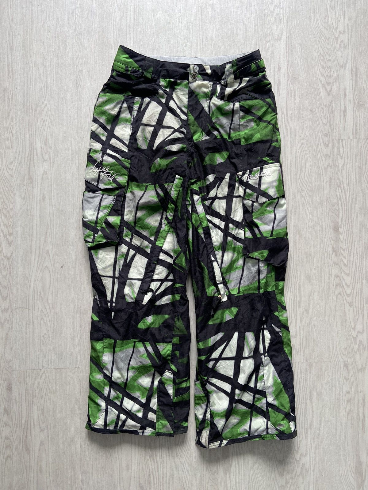 Vintage 1990’s Volcom Multizipper Baggy Cargo Pants