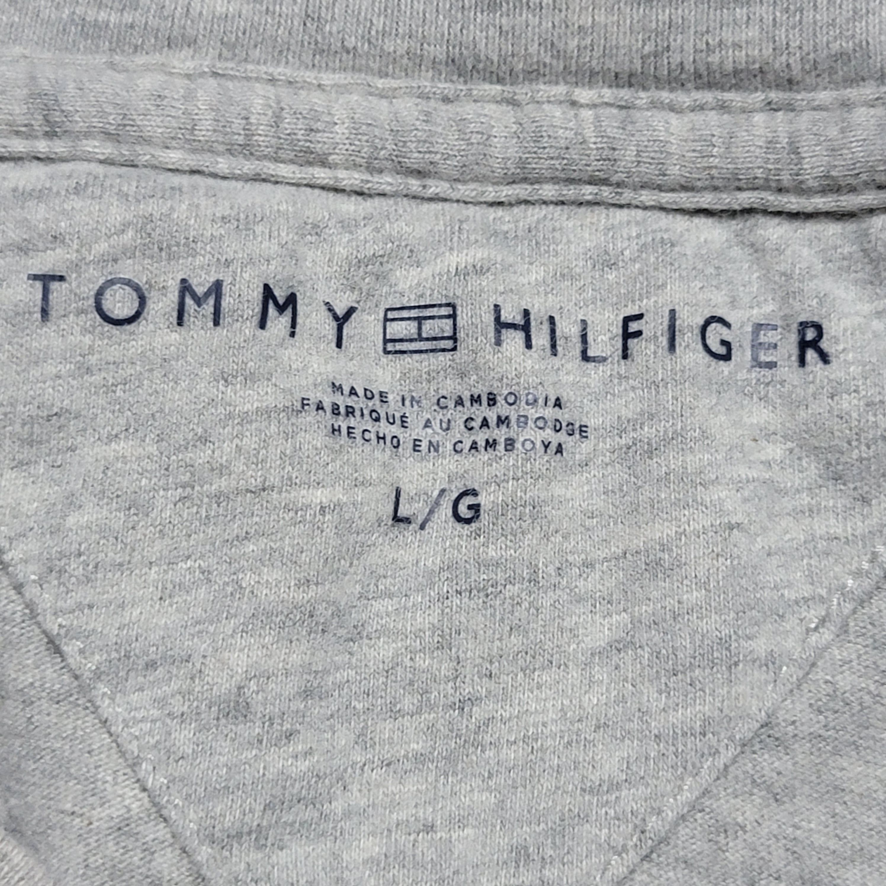 Tommy Hilfiger Tommy Hilfiger Tee - Grey with Raised Letters - Size Large Size L / US 10 / IT 46 - 5 Thumbnail