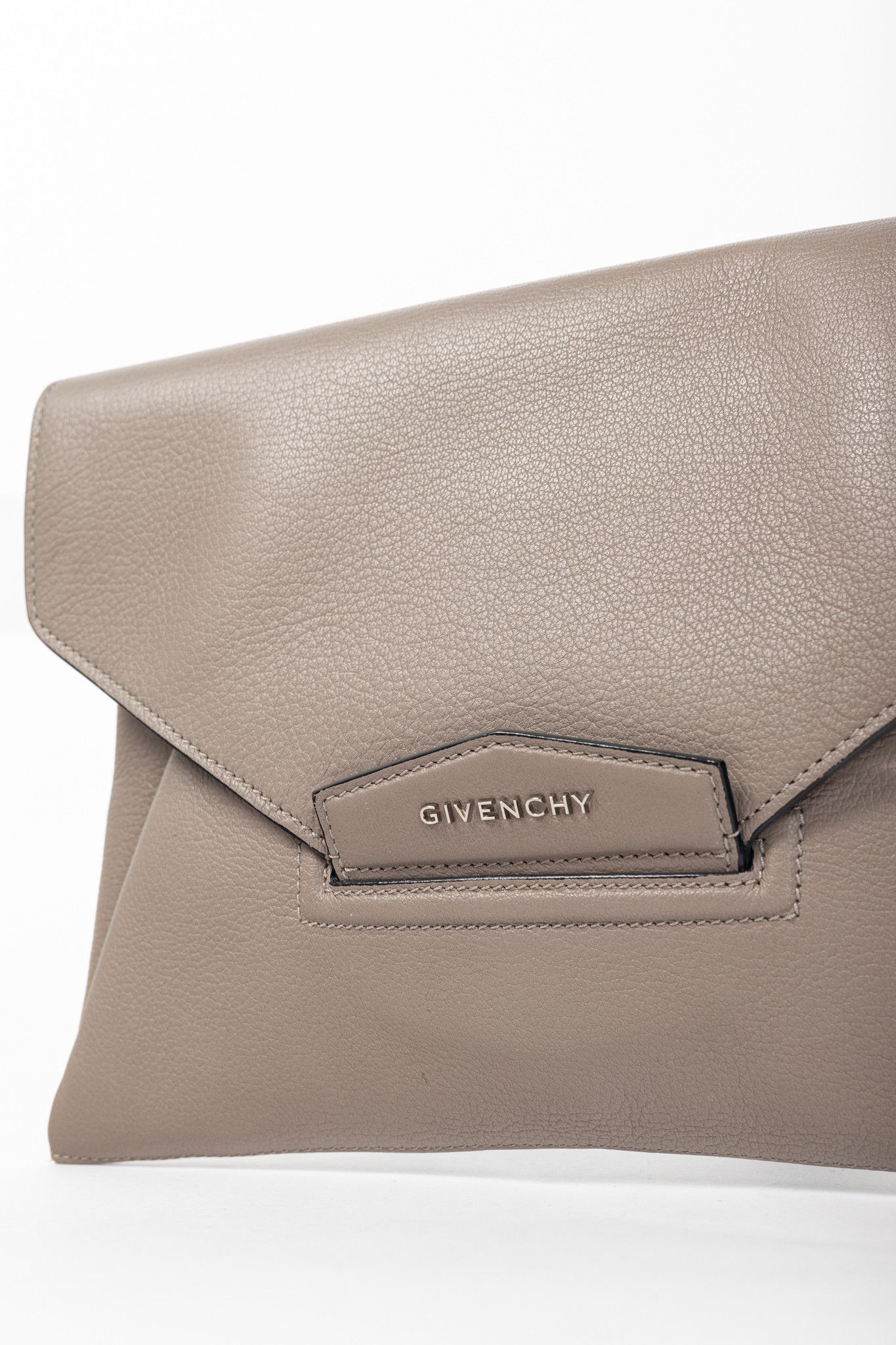 Givenchy Givenchy Antigona Medium Mastic Goat-Leather Envelope Clutch Size ONE SIZE - 6 Thumbnail