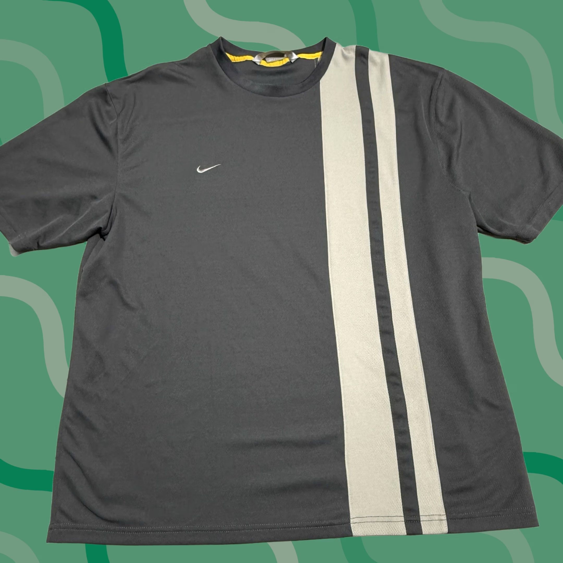 Nike VINTAGE Nike Shirt Mens Large Gray Running Tennis Gym Workout Soccer 90s Y2K Nike Dri-Fit Shirt Mens Large Gray Size US L / EU 52-54 / 3 - 1 Thumbnail