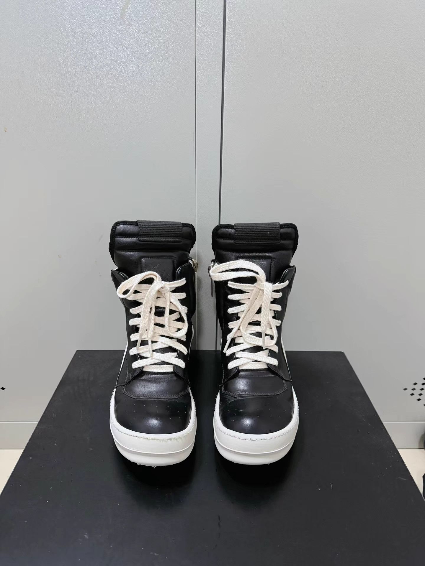 Rick Owens Rick Owens black and white reverse triangle sneakers Size US 5 / IT 35 - 2 Thumbnail