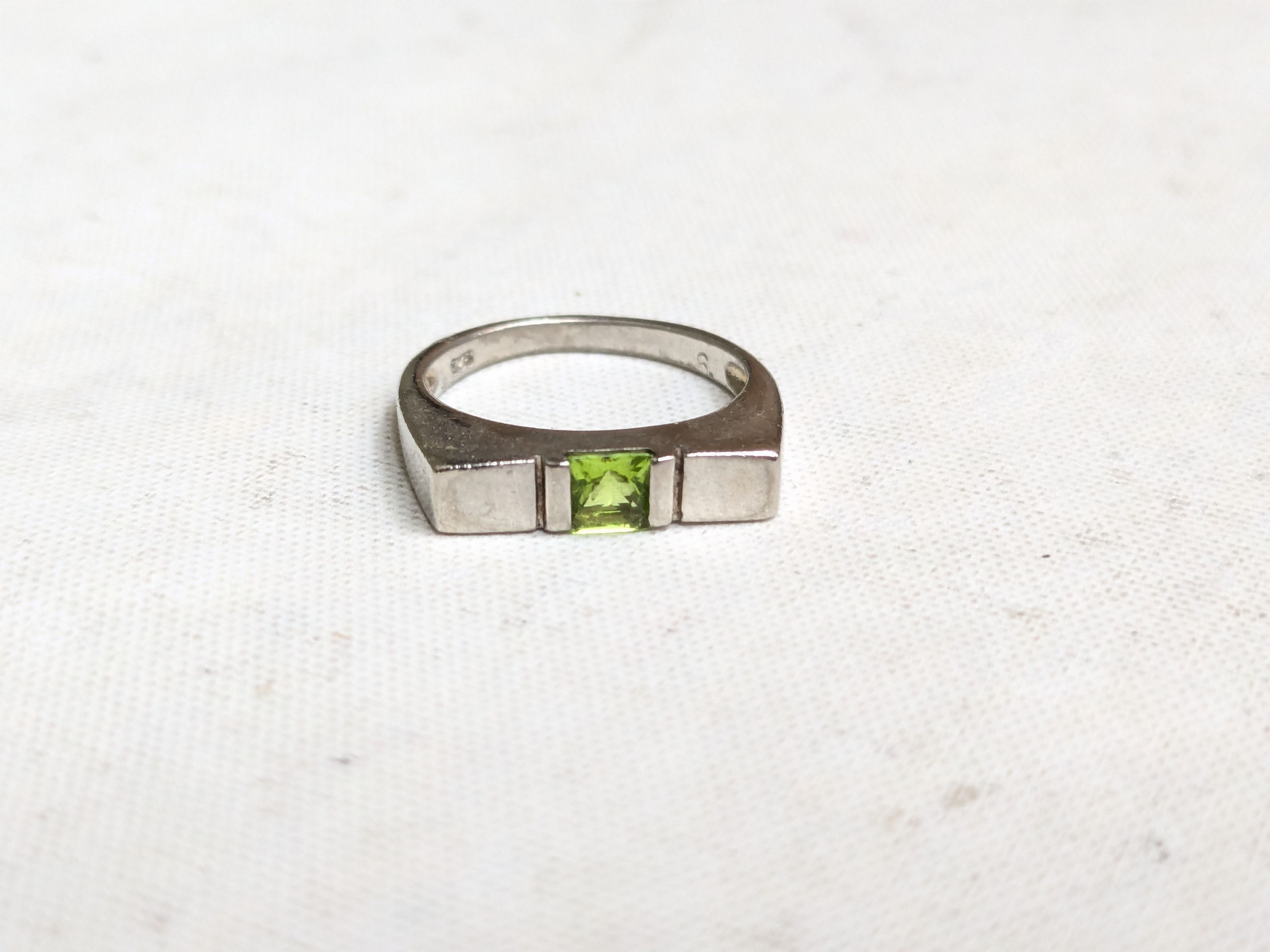 Vintage Vintage Sterling Silver Ring Green Peridot 5.75 Size ONE SIZE - 2 Thumbnail