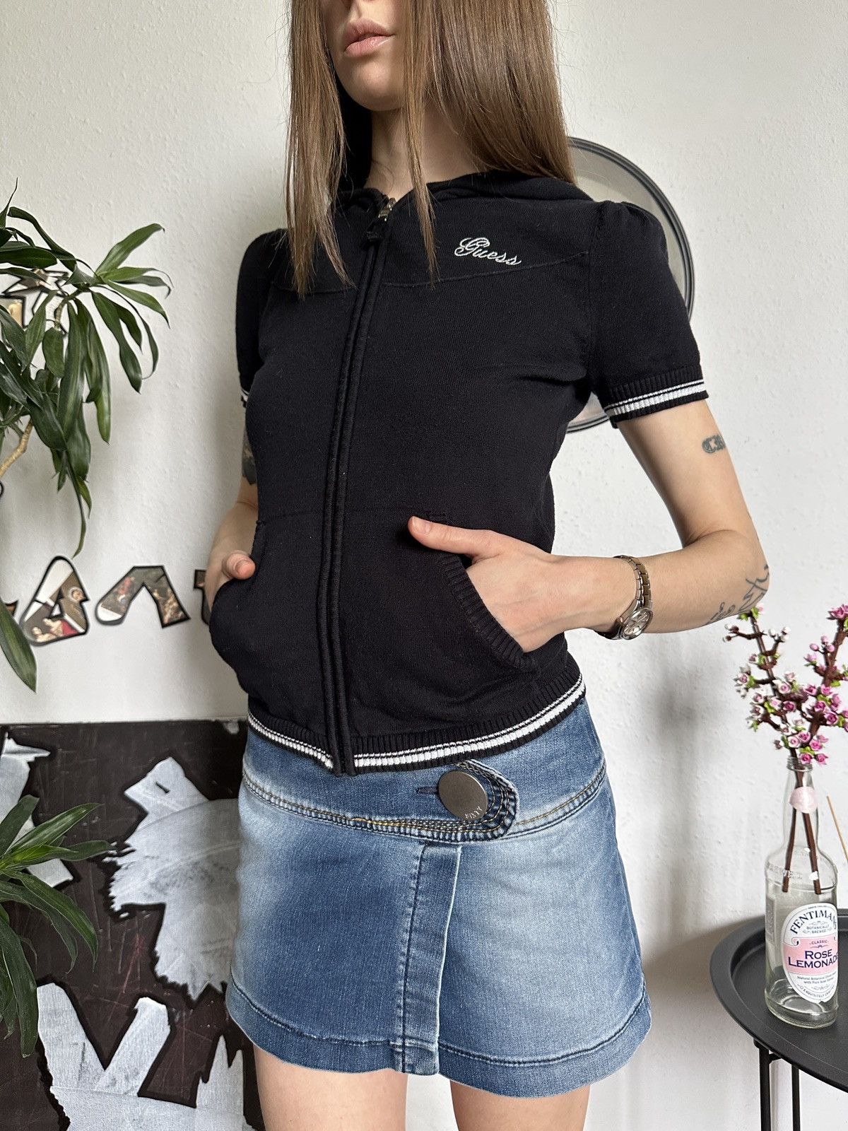 Guess × Vintage Vintage Sporty Guess Zip up Hoodie Shortsleeve Top Y2K Size M / US 6-8 / IT 42-44 - 4 Thumbnail