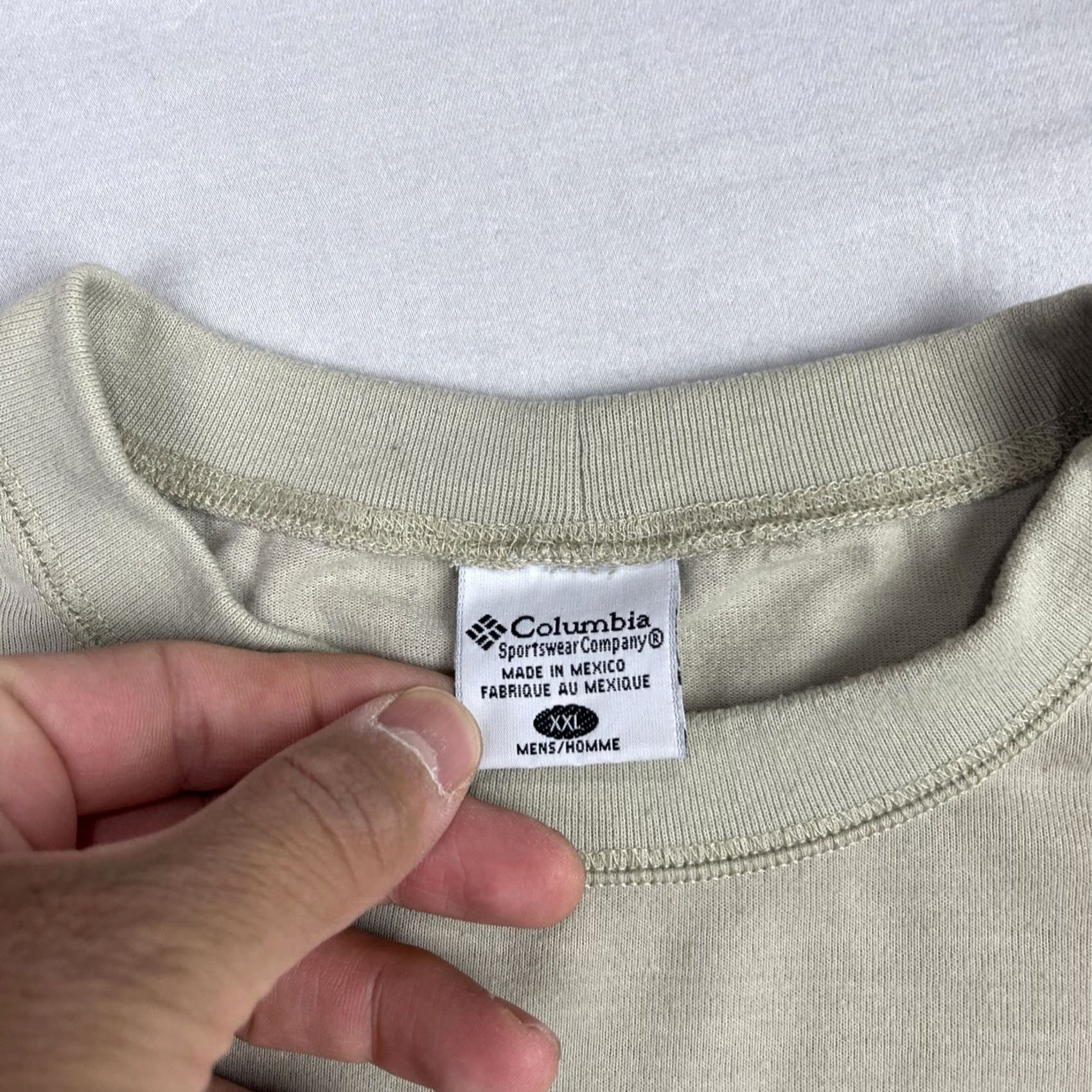 Vintage Columbia Shirt Mens 2XL T-Shirt Outdoor GRT Vented Logo Beige Short Sleeve Crew Neck Cotton Size US XXL / EU 58 / 5 - 3 Thumbnail
