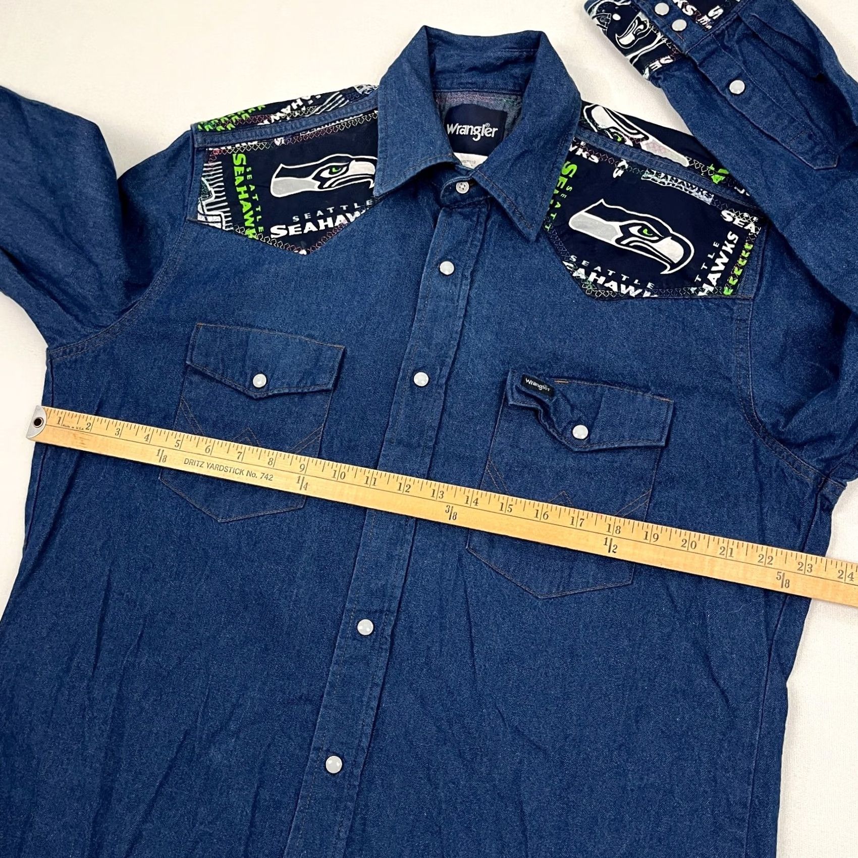 Wrangler VINTAGE Seattle Seahawks Shirt Mens L Custom Pearl Snap Denim Wrangler Western Patchwork Size US L / EU 52-54 / 3 - 5 Thumbnail
