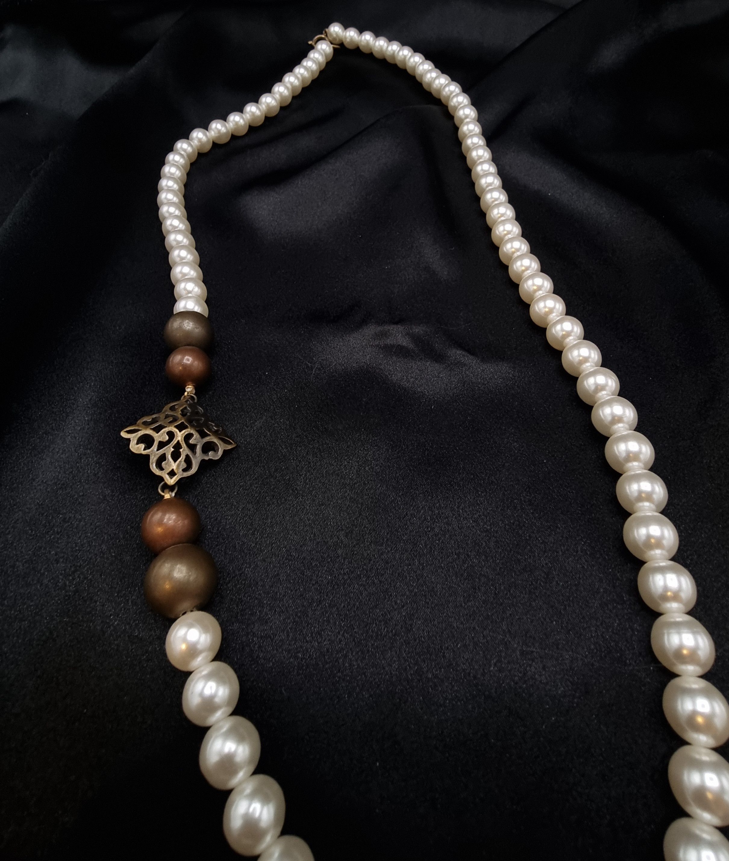 Vintage Vintage 1990s Faux Pearl Necklace With Bronze-Tone Beads Size ONE SIZE - 4 Thumbnail