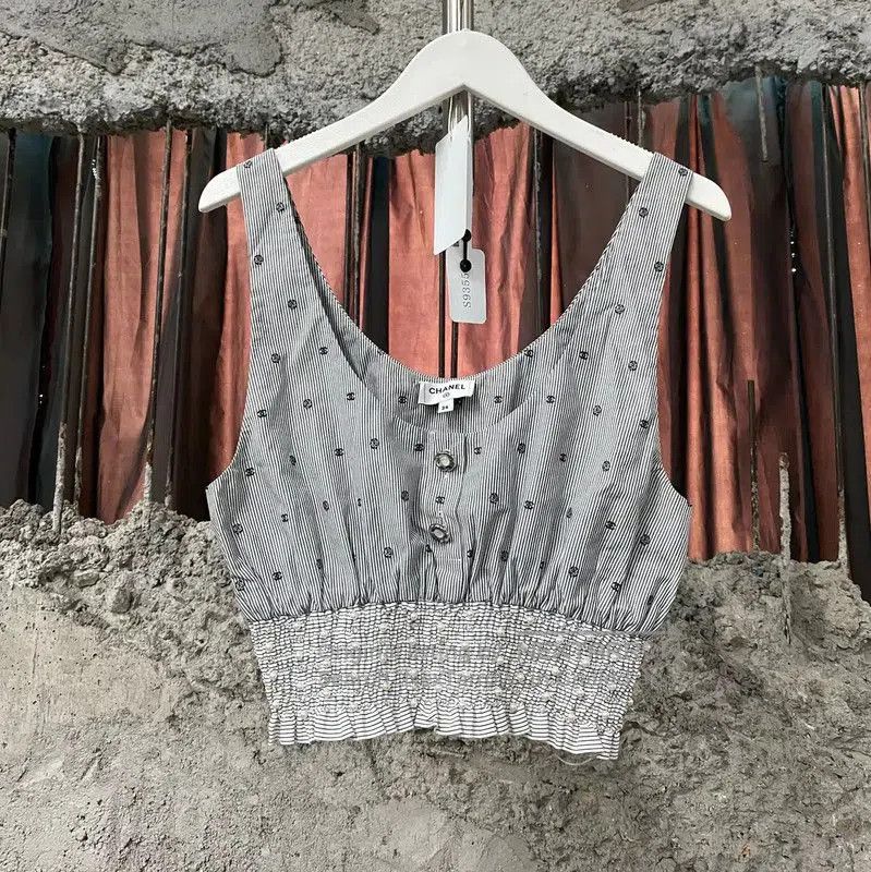 Chanel Chanel Gray Sleeveless Cropped Top . Size XXS / US 00 / IT 34 - 1 Thumbnail