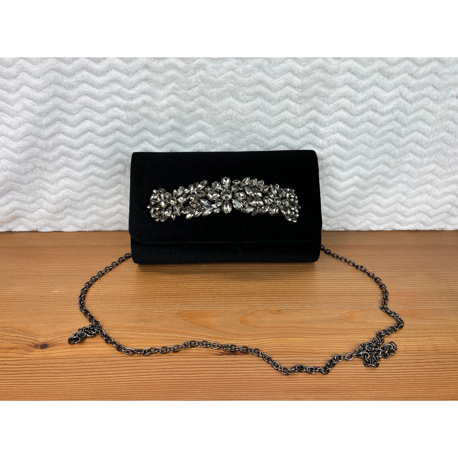 Other Sondra Roberts Velvet Clutch Stone Encrusted Shoulder Chain Size ONE SIZE - 2 Thumbnail