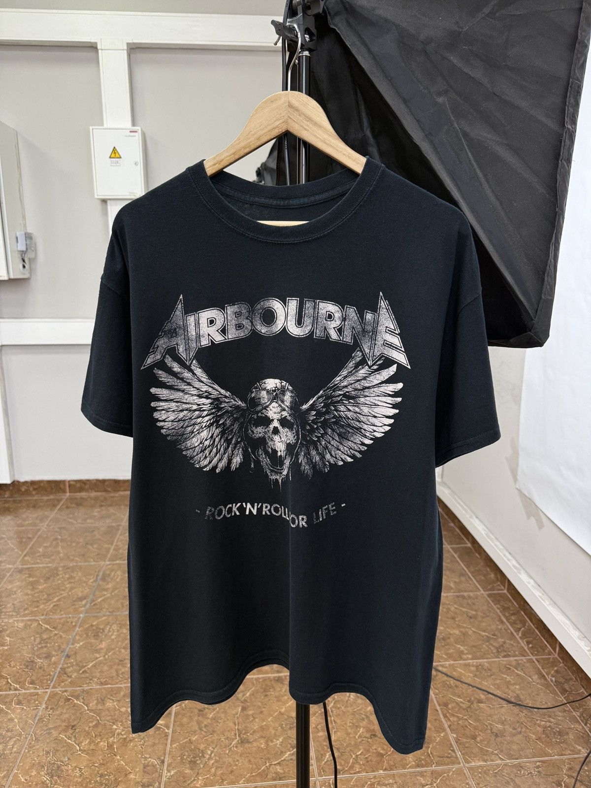 Gildan 🇦🇺 Vintage AIRBOURNE Rock N Roll For Life T-Shirt Heavy Metal Size US XL / EU 56 / 4 - 1 Thumbnail