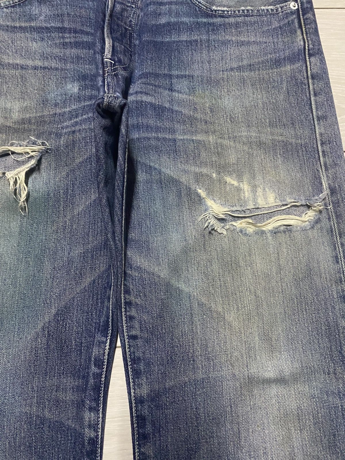 Levi's Vintage Levis 501 Distressed Loose Jeans Size US 33 - 8 Thumbnail