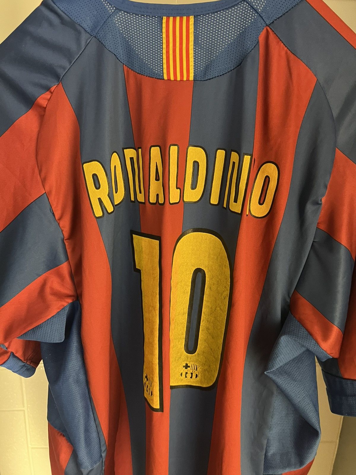 Vintage VERY RARE FC BARCELONA SPAIN RETRO SOCCER JERSEY Y2K 90s Size US XL / EU 56 / 4 - 7 Thumbnail