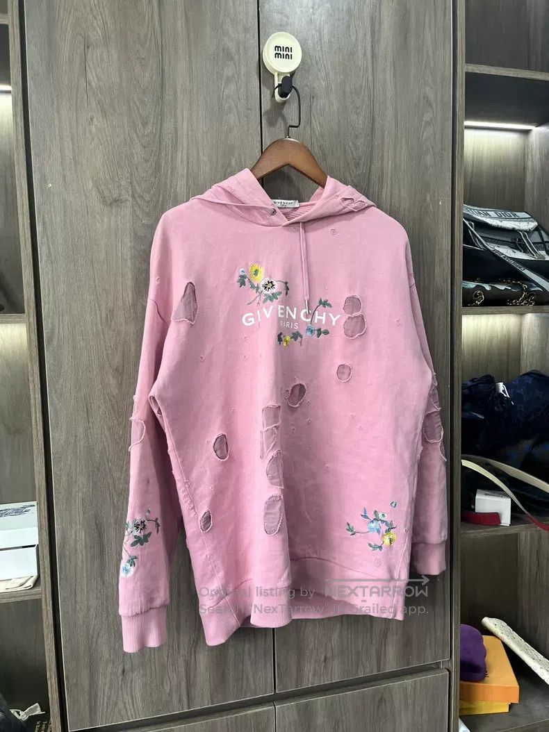 Givenchy Givenchy Embroidered hole sweater with flower pattern Size US S / EU 44-46 / 1 - 7 Thumbnail