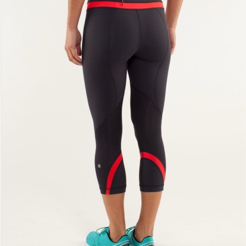Lululemon Lululemon Run: Inspire Crop II Deep Coal and Love Red Size 28" / US 6 / IT 42 - 2 Thumbnail