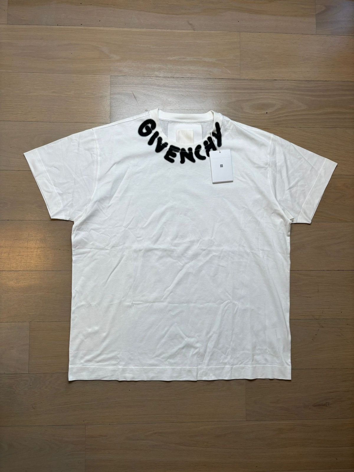 Givenchy Givenchy Spray Logo Collar Tshirt Size US M / EU 48-50 / 2 - 1 Thumbnail