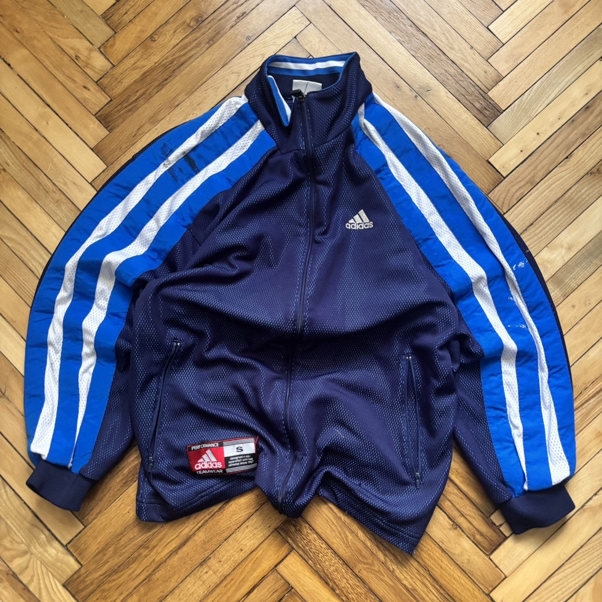 Vintage Vintage Avant-Garde Adidas Basketball Zip Jersey Size US S / EU 44-46 / 1 - 1 Thumbnail