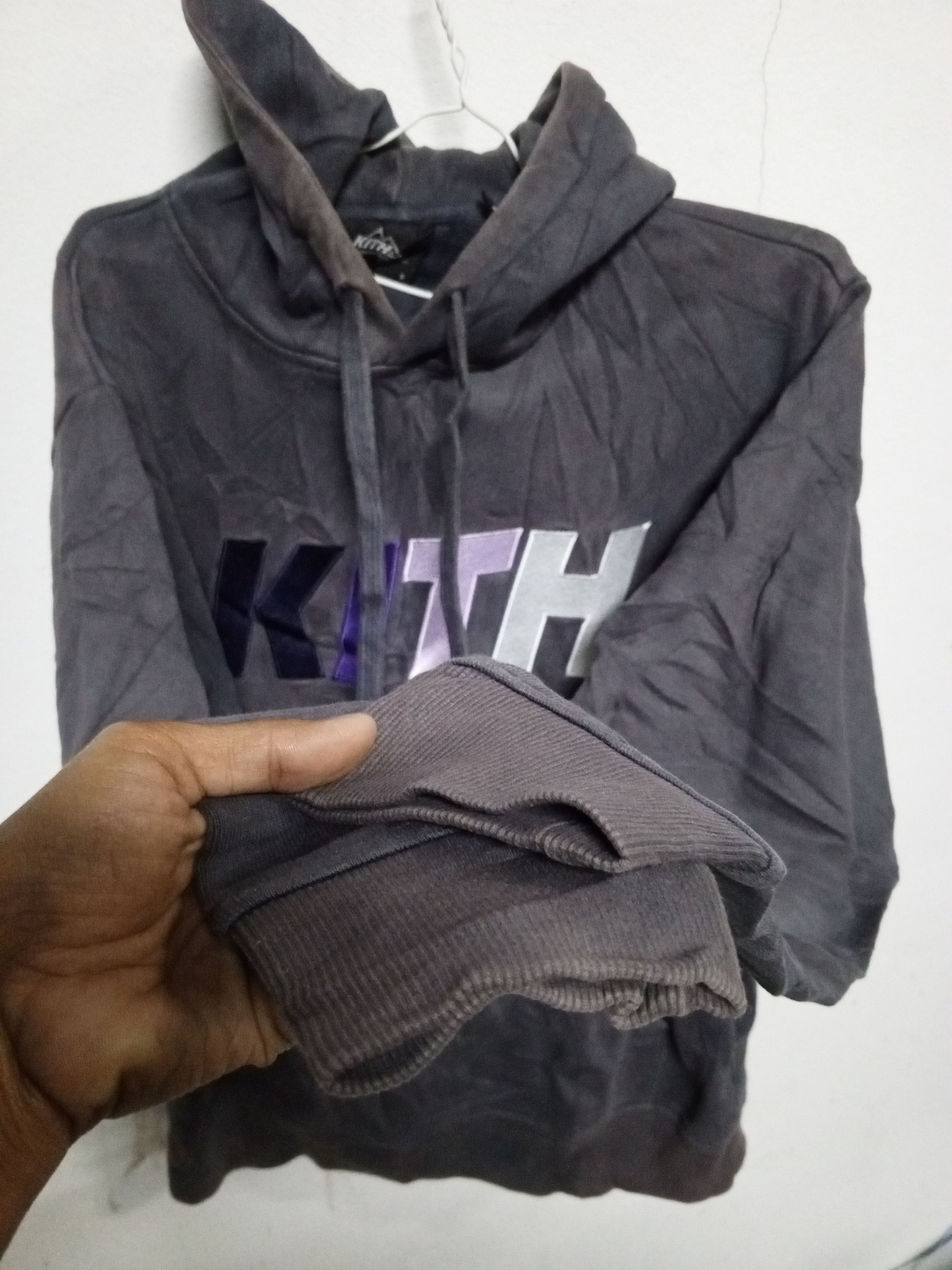 Kith ♨️KITH HODDIES♨️mixed color embroidered logo Size US L / EU 52-54 / 3 - 9 Thumbnail