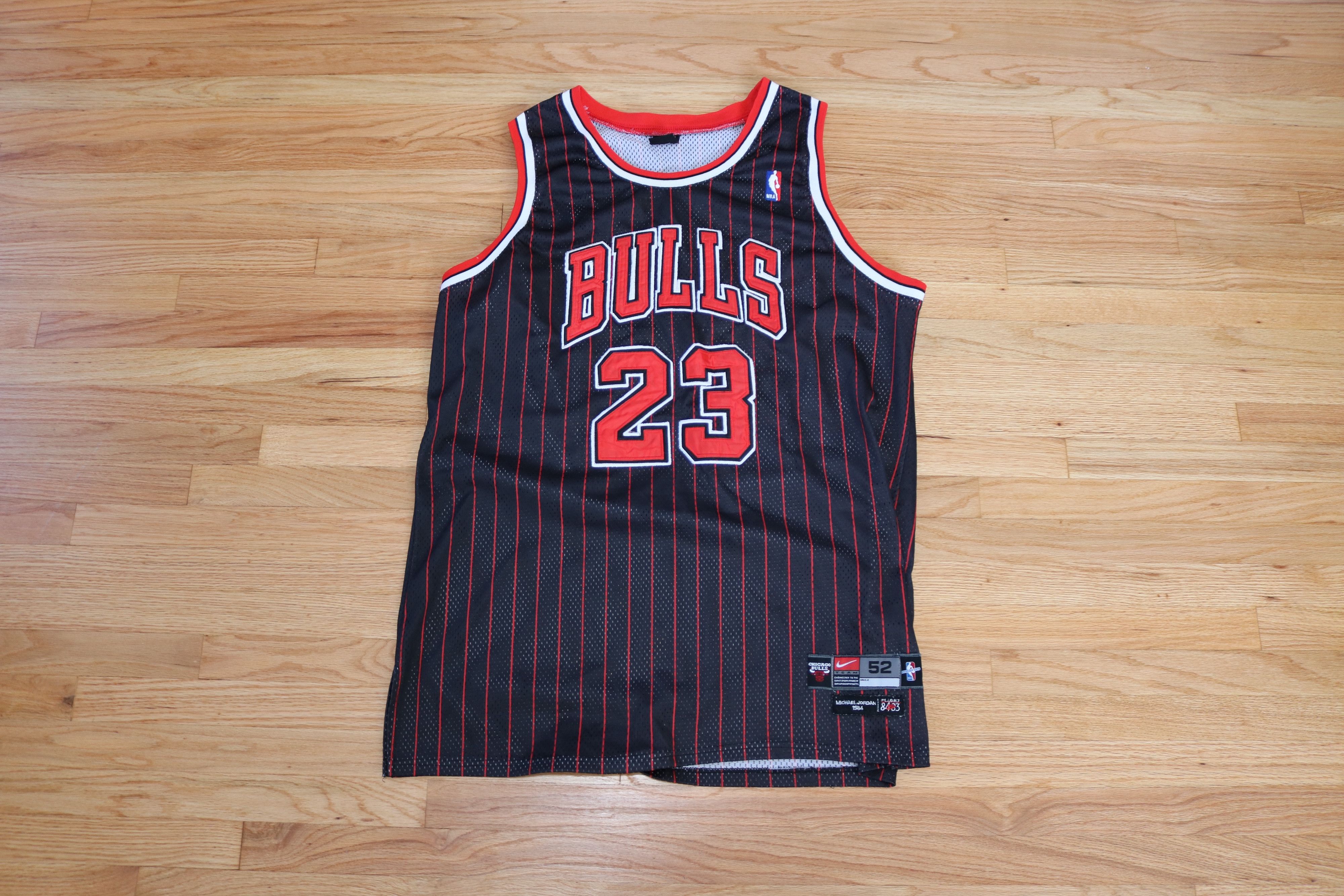 image of Chicago Bulls x Vintage 90's Michael Jordan Bulls Jersey XL in Black, Men's