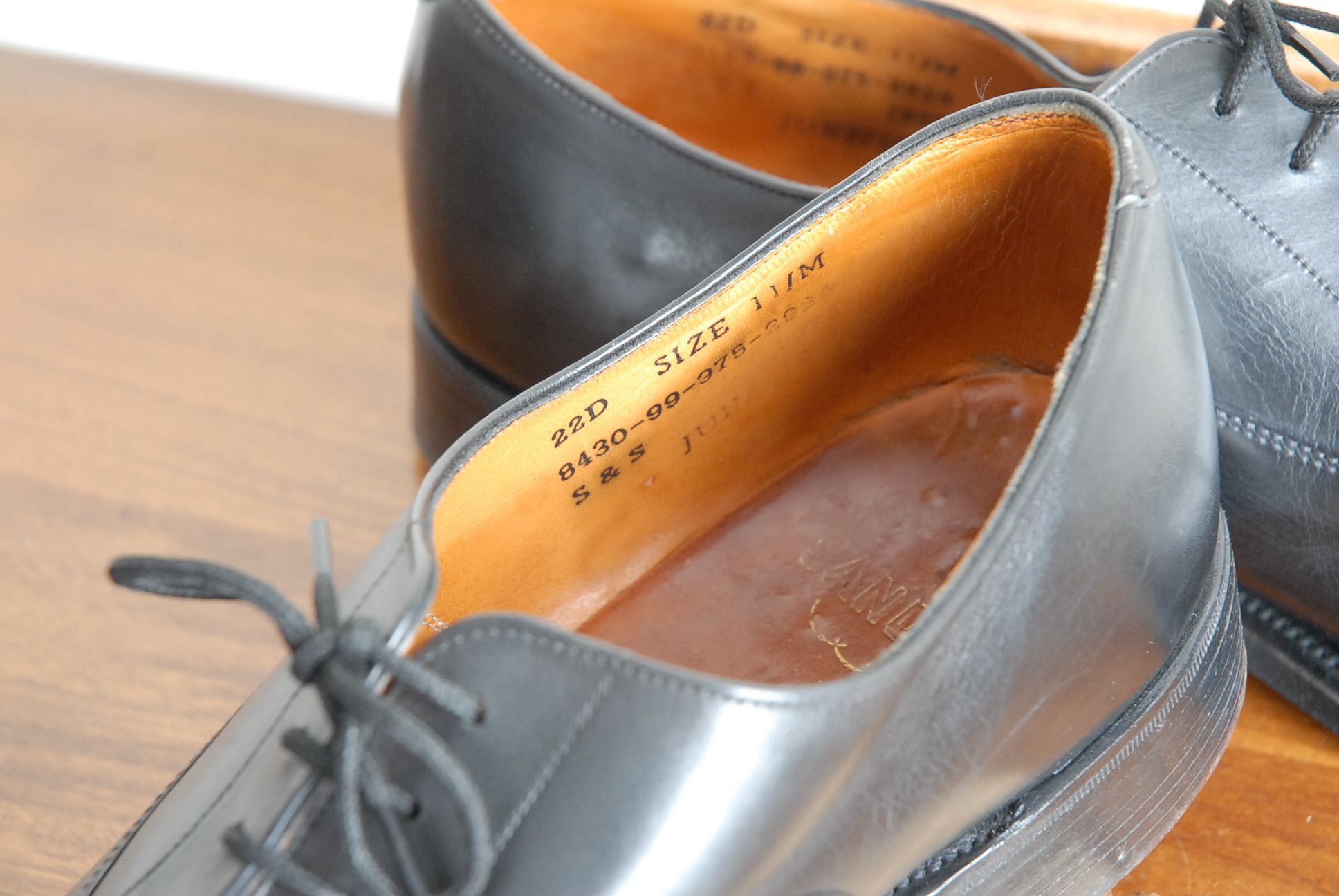 Sanders Cap toe Oxford dress shoe, England, Goodyear Welted Size US 12 / EU 45 - 8 Thumbnail