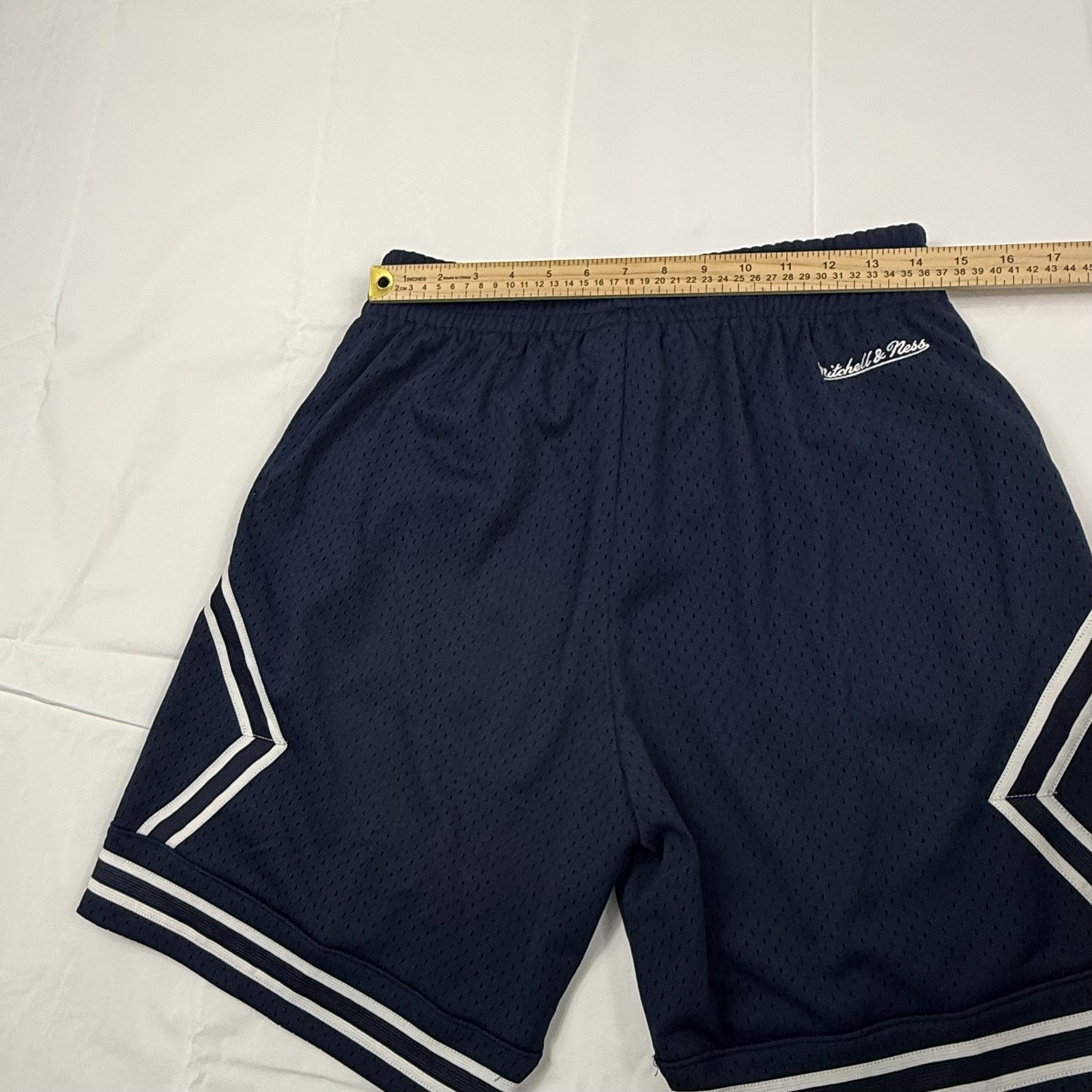 Mitchell & Ness Mitchell & Ness Mens Mesh Basketball Shorts Size M Size US 32 / EU 48 - 8 Thumbnail