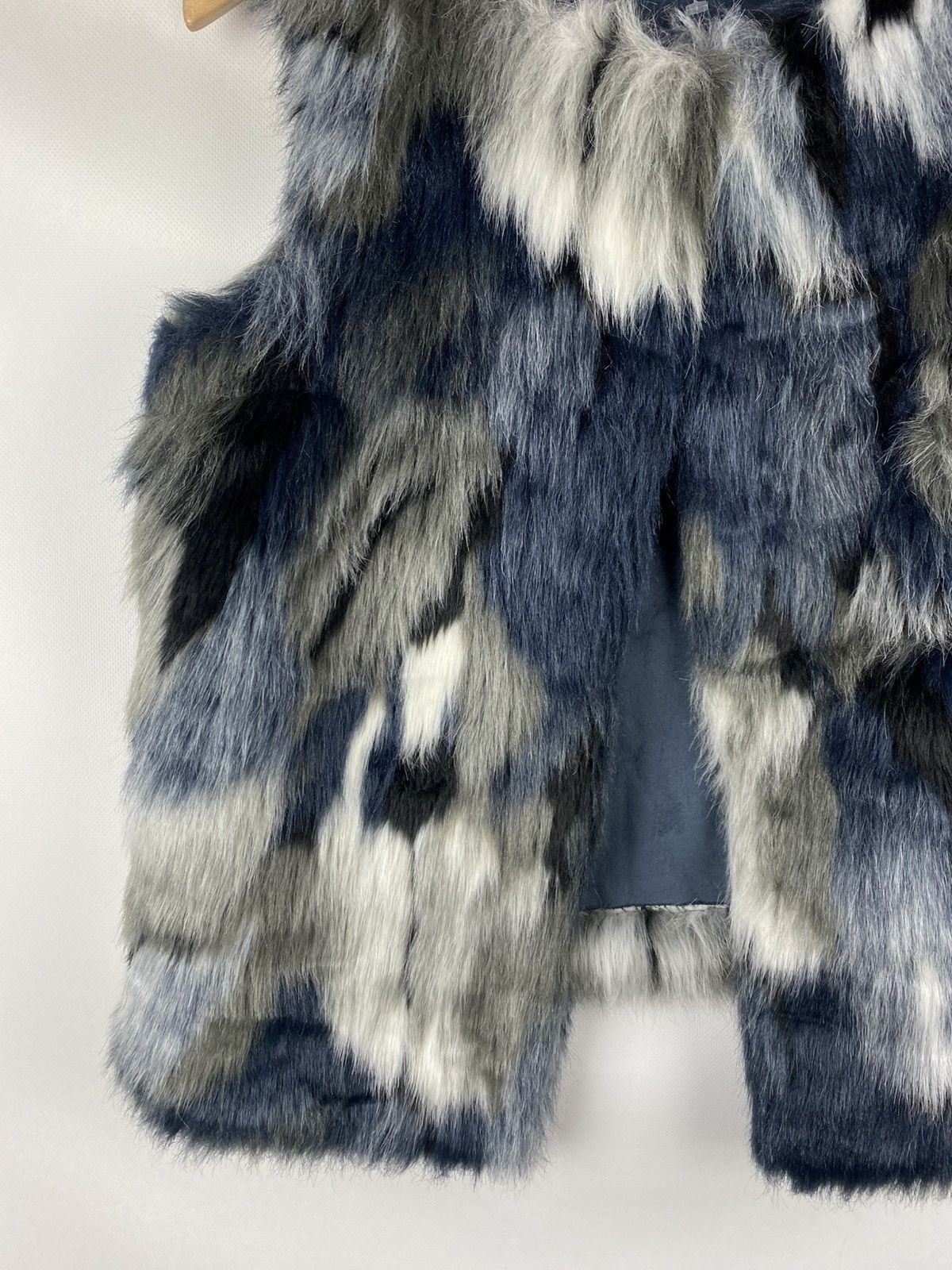 Armani Armani Jeans Ladies Faux Fur Sleeveless Vest Waistcoat Size M / US 6-8 / IT 42-44 - 7 Thumbnail