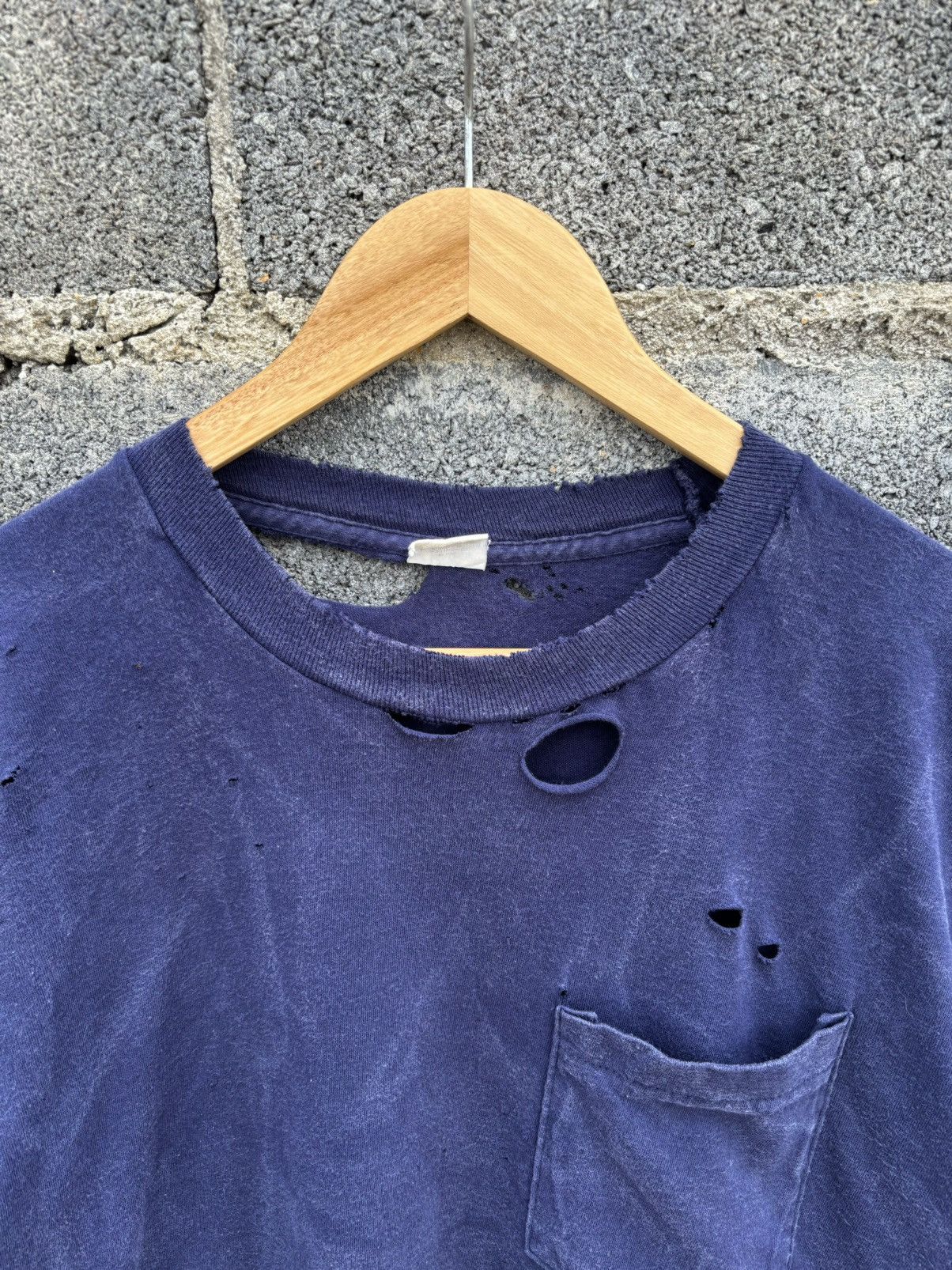 Vintage Thrashed Faded Tee Shirt Distressed Navy Size US L / EU 52-54 / 3 - 2 Thumbnail