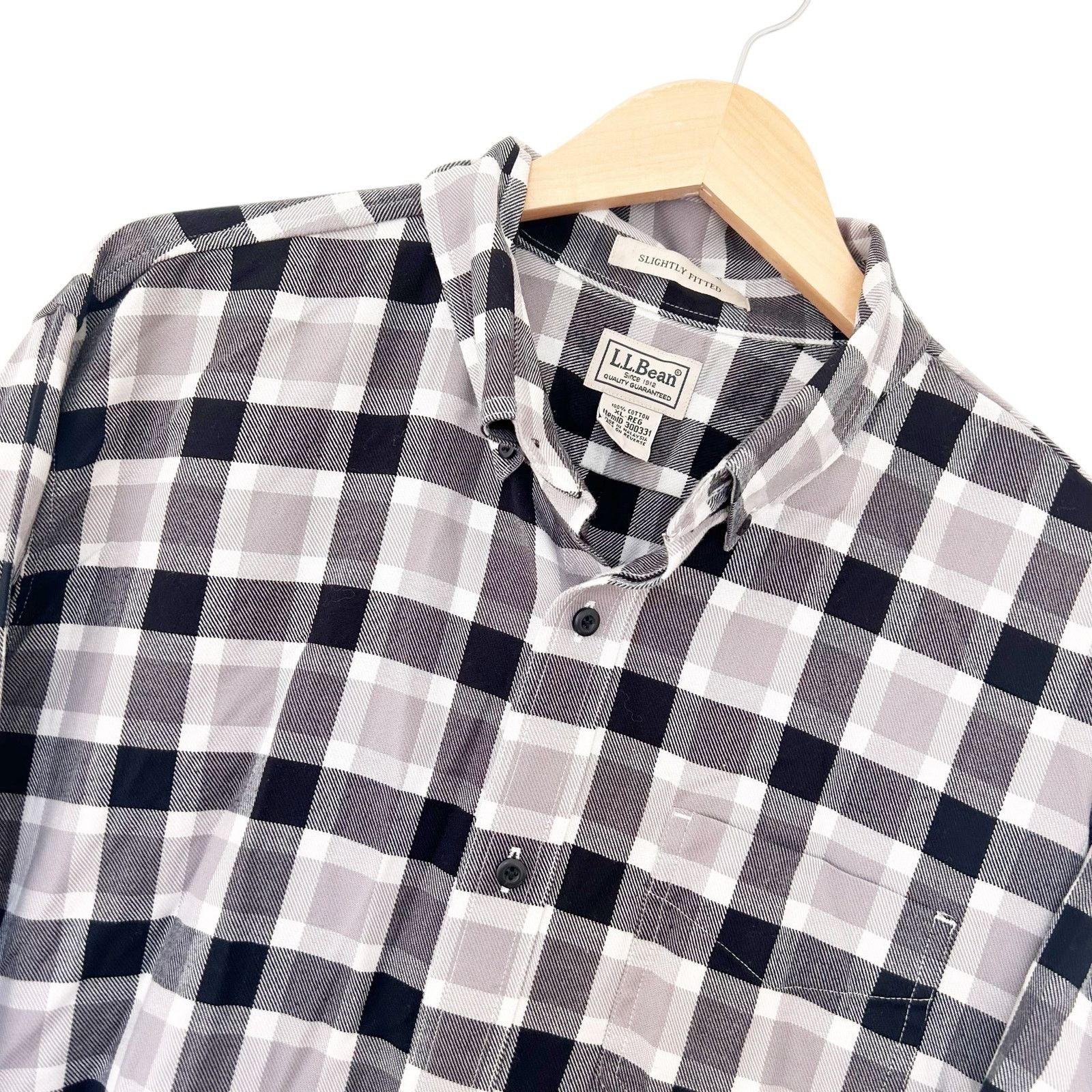 L.L. Bean LL Bean Black Gray Plaid Long Sleeve Button Down Sz XL Size US XL / EU 56 / 4 - 1 Thumbnail