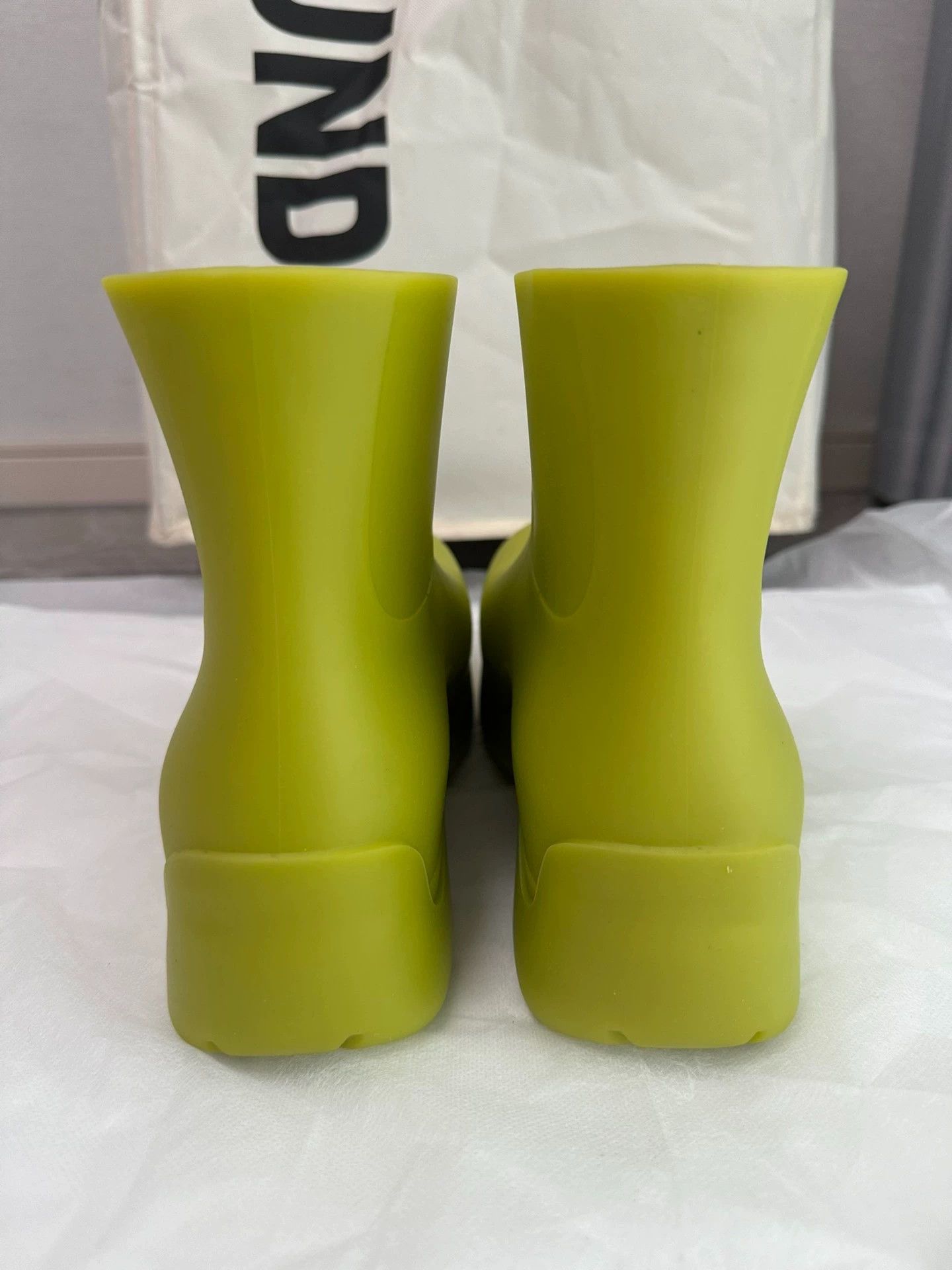 Bottega Veneta BV Puddle rain boots kiwi 40 unisex Size US 7 / EU 40 - 4 Thumbnail