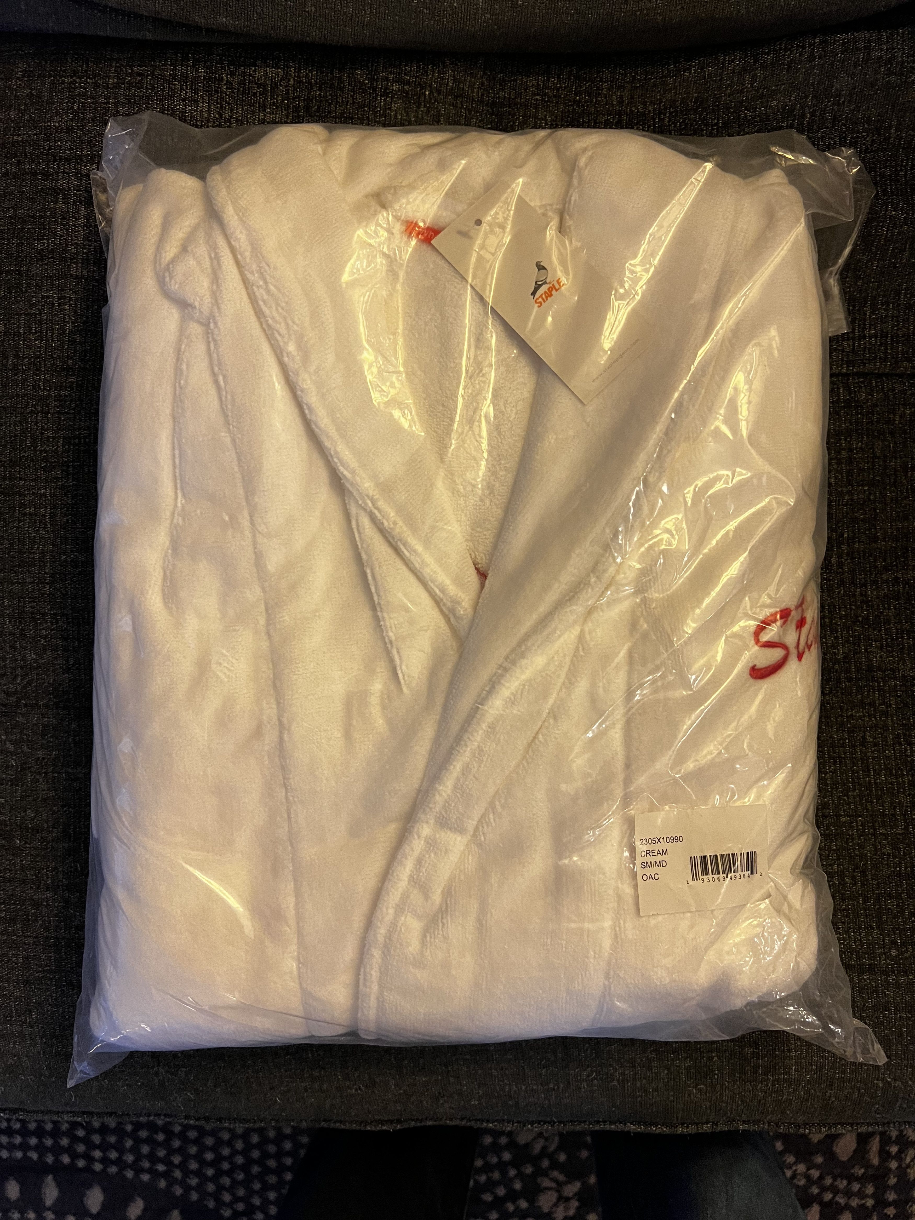 Staple Netflix x Staple Bathrobe "Out Sick" Collab Size ONE SIZE - 2 Thumbnail