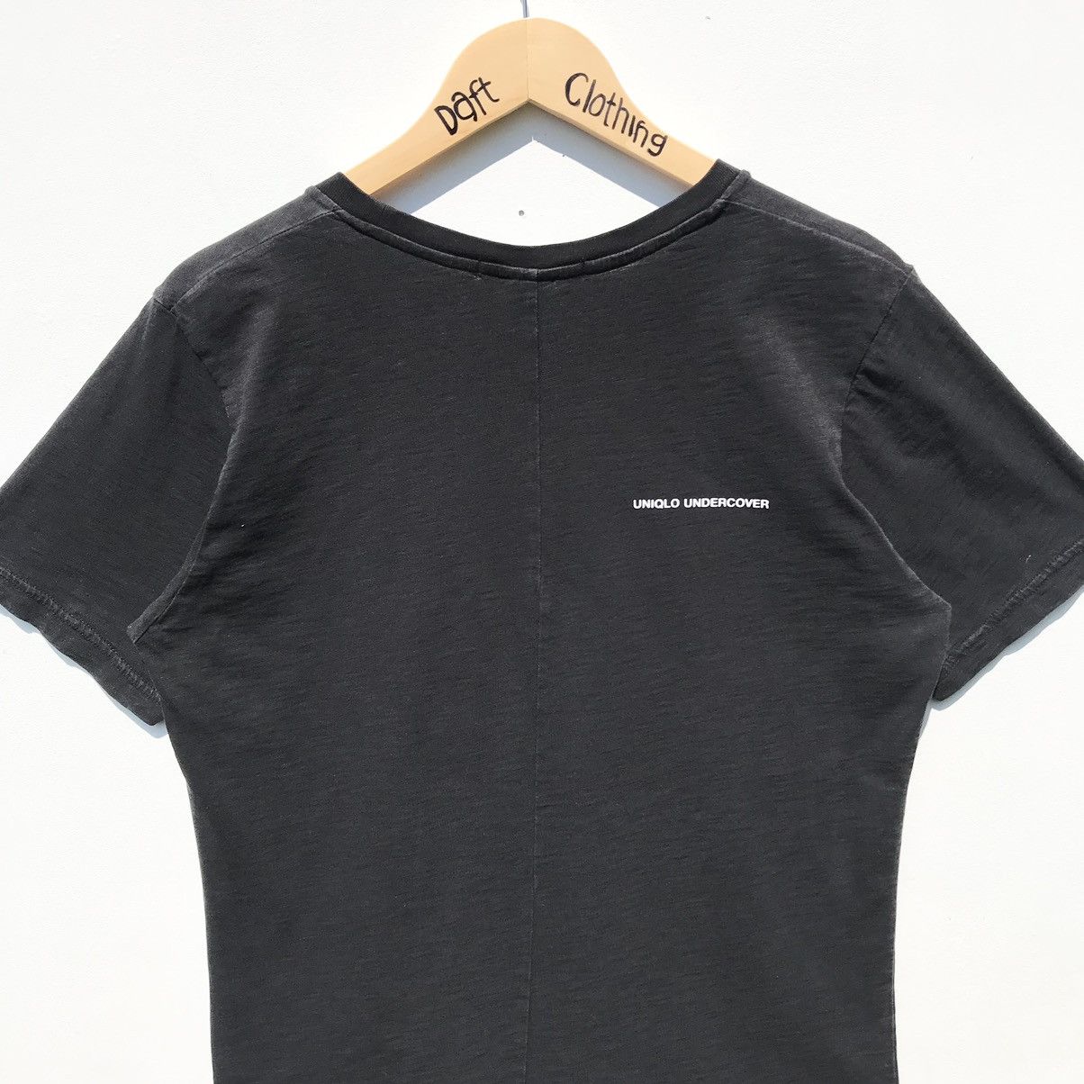 Undercover × Uniqlo Undercover X Uniqlo Snow White Tee Undercover SunFaded Size US M / EU 48-50 / 2 - 6 Thumbnail
