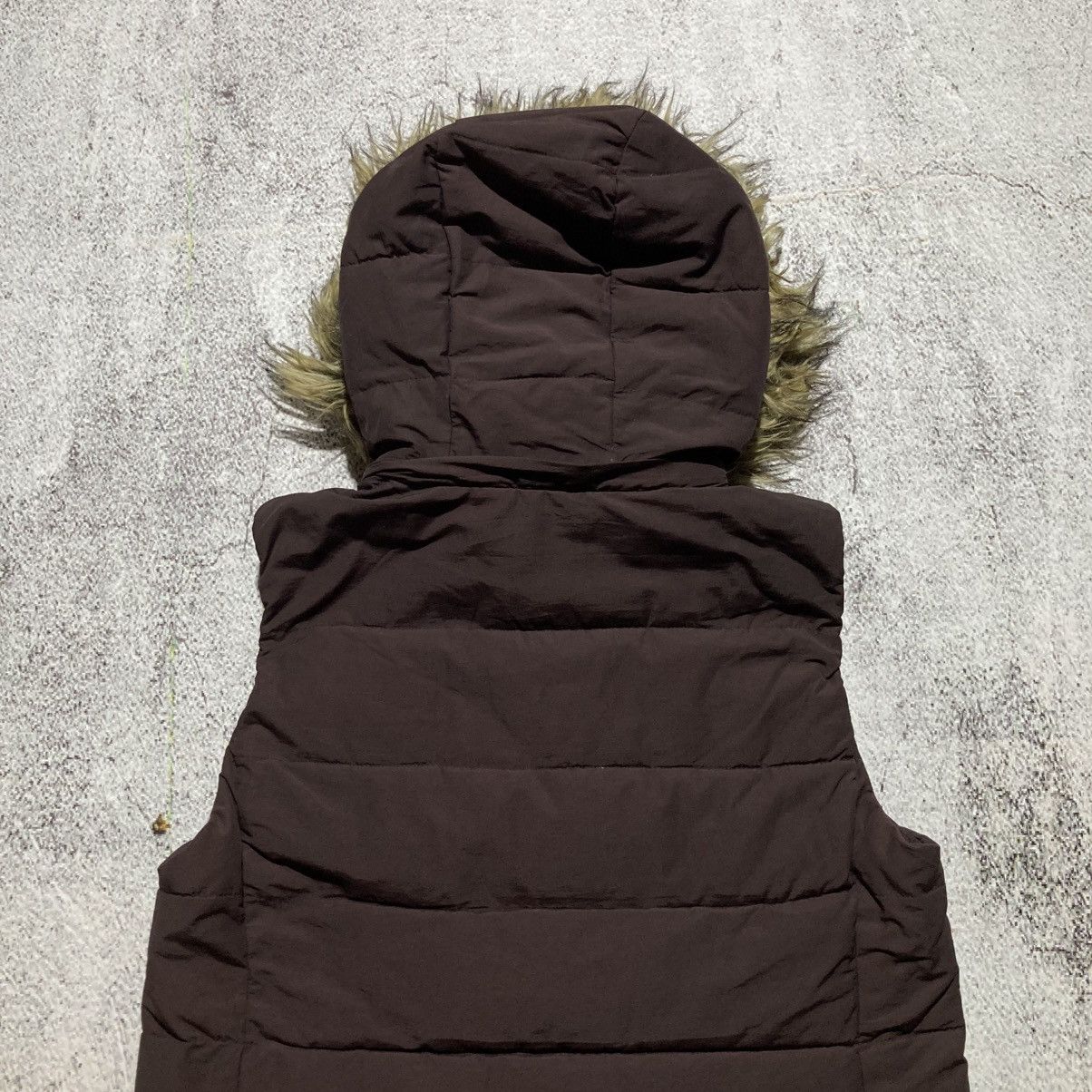 Japanese Brand 2000s Gap Gothic Punk Style Down Jacket Fur Vest Brown Size US M / EU 48-50 / 2 - 15 Thumbnail