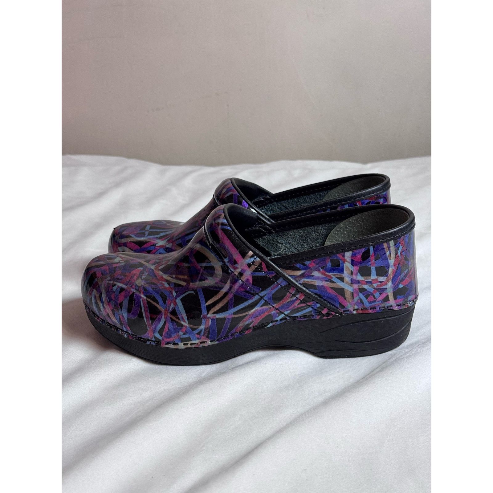 Dansko XP 2.0 Ribbon Patent Leather Nursing Clogs Women