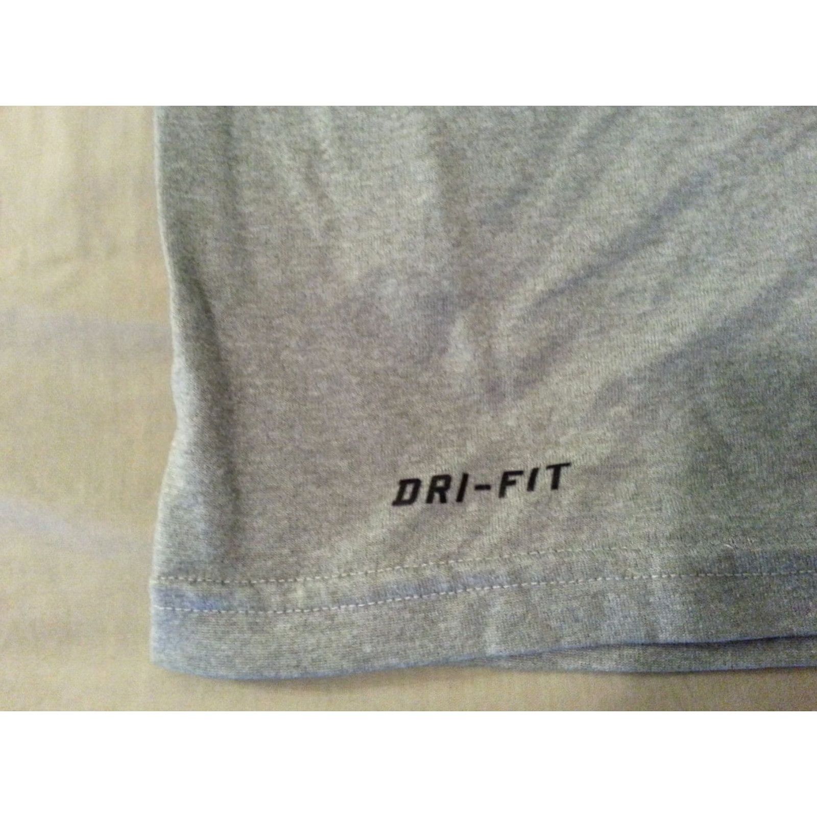 Nike Mens Nike Shirt M Medium Gray Athletic Size US M / EU 48-50 / 2 - 3 Thumbnail