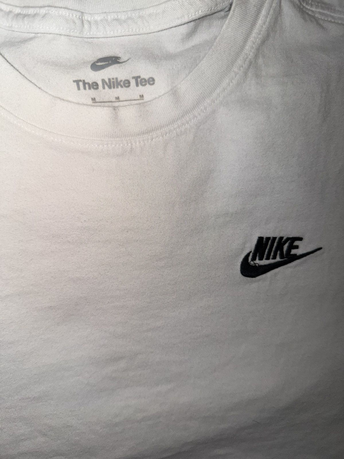 Nike The Nike tee embroidered logo essential t-shirt white medium Size US M / EU 48-50 / 2 - 4 Thumbnail