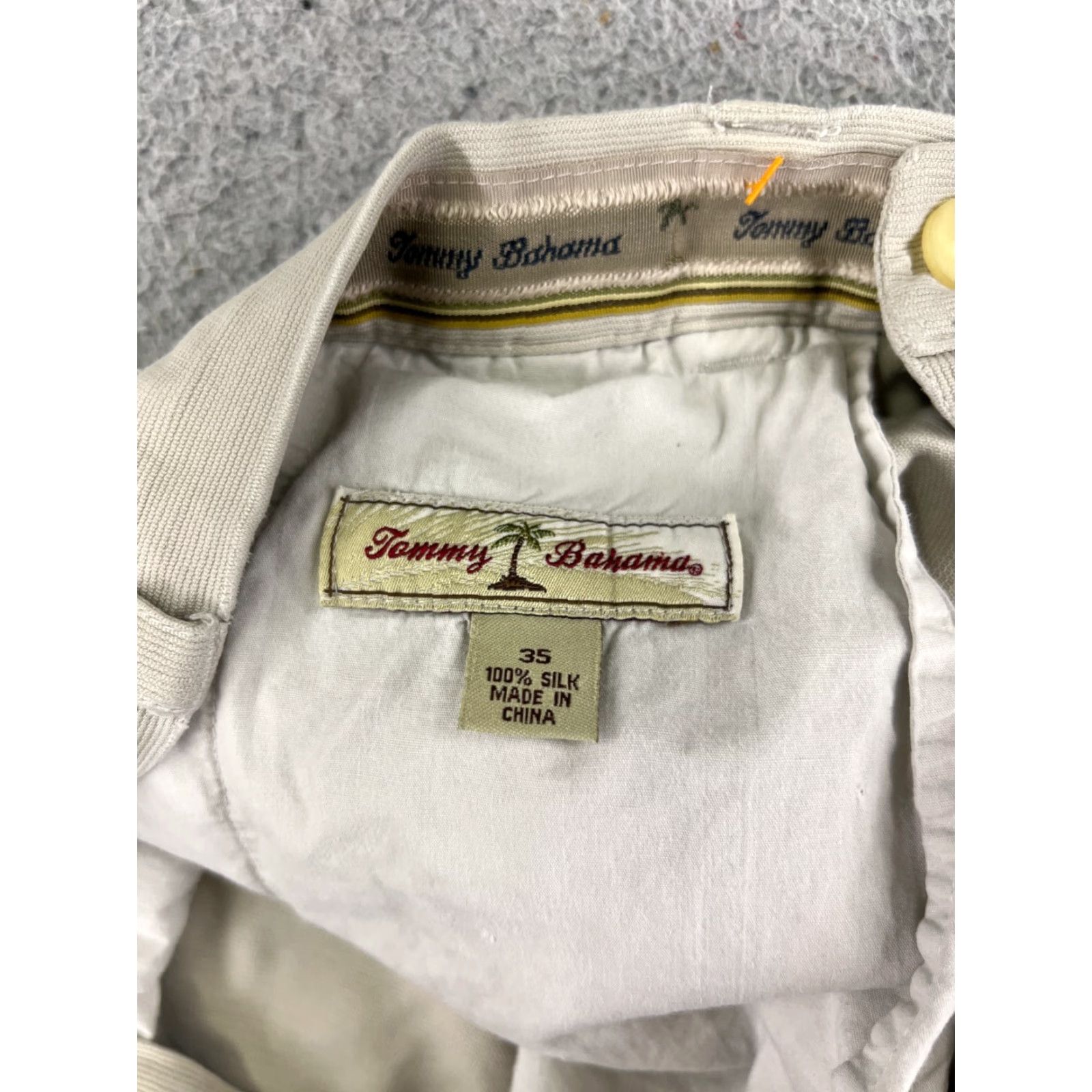 Tommy Bahama Tommy Bahama Shorts Bermuda Men 35 Beige Silk Pleated Casual Pockets Easy Care Quick Dry 8 In Inseam Summer Beach Vintage No Size US 35 - 7 Thumbnail