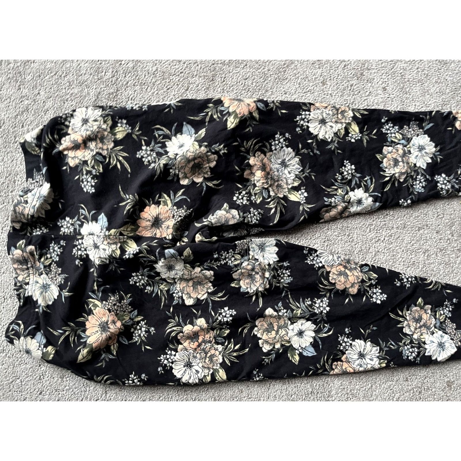 Torrid Torrid Floral Black Leggings Womens Plus Size 0X Solid Ankle Workout TORRID WOMENS Size 40" / US 18 - 4 Thumbnail