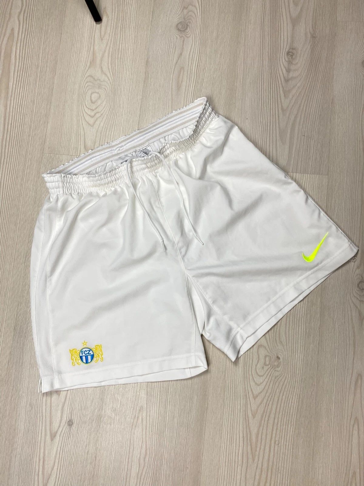 Nike FC Zürich Home Soccer Football Shorts Nike Size US 32 / EU 48 - 2 Thumbnail