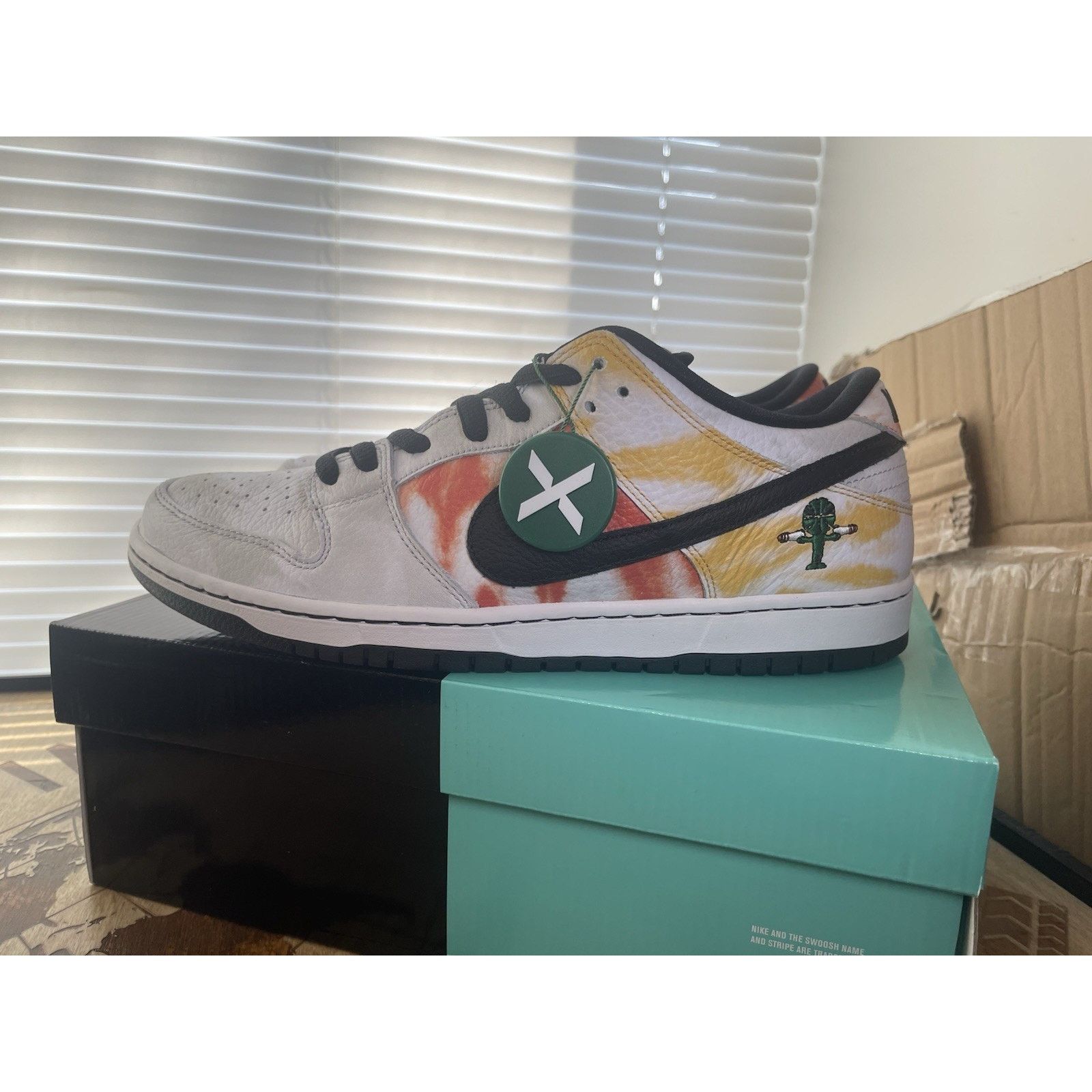 Nike 11.5M Nike SB Dunk Low Tie-Dye Raygun Size US 11.5 / EU 44-45 - 1 Thumbnail
