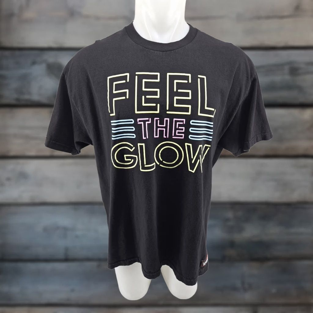 Vintage WWE Authentic Naomi Feel The Glow Black T-Shirt XL Men Wresting Graphic Retro Neon Shirt Size XL Size US XL / EU 56 / 4 - 1 Thumbnail